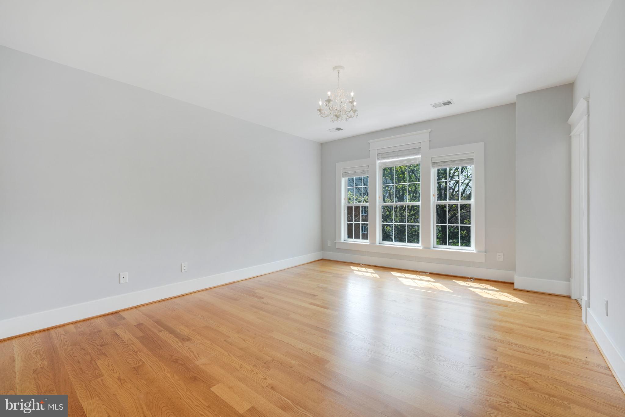 CRESCENT HILLS - Residential