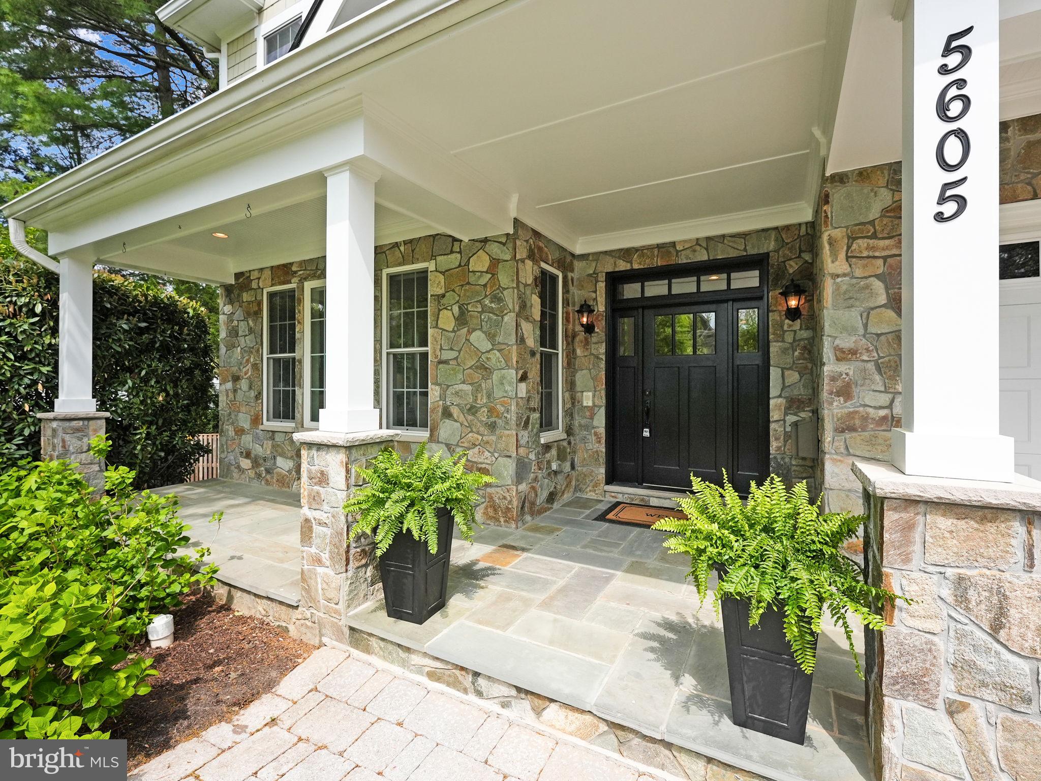 CRESCENT HILLS - Residential