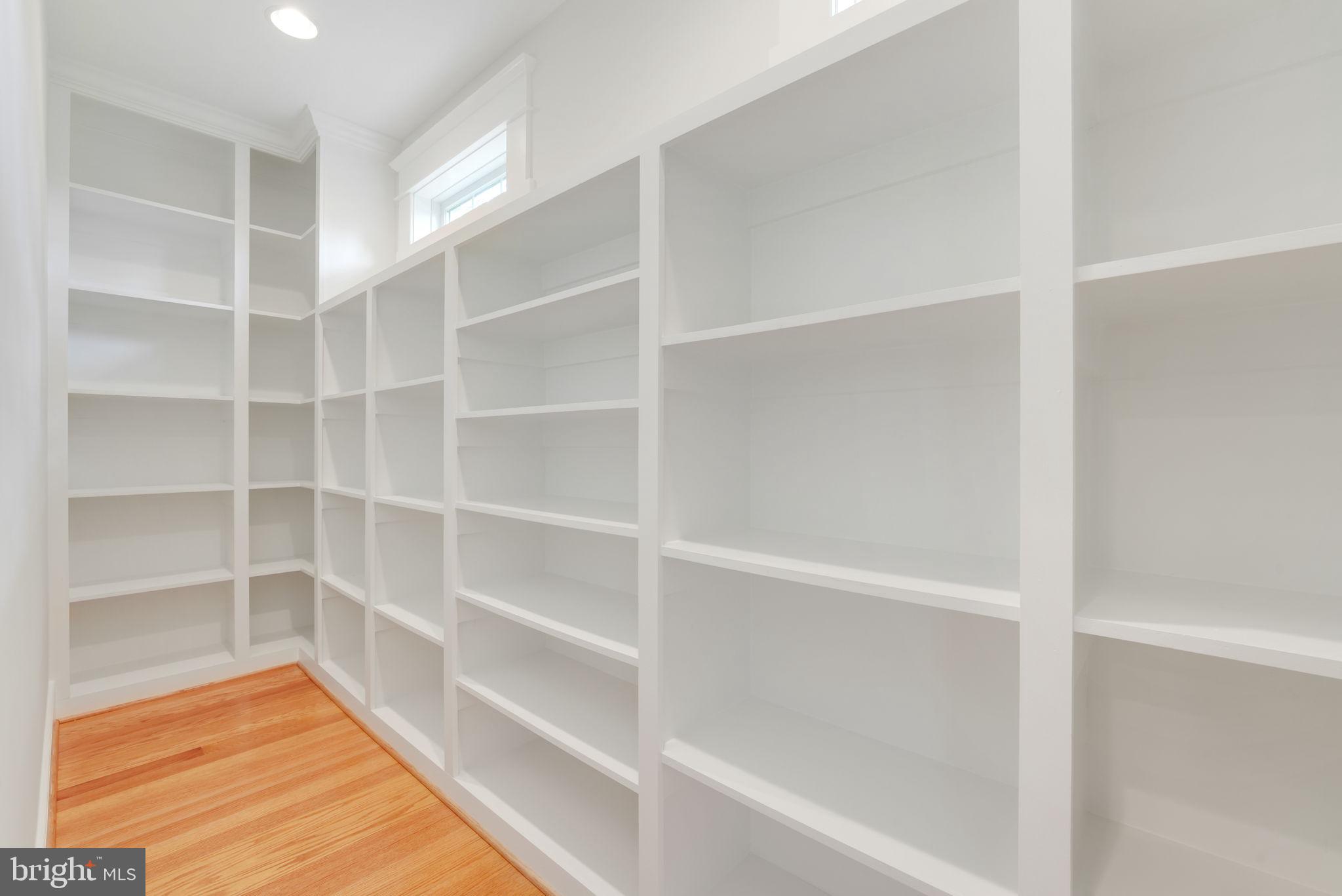 CRESCENT HILLS - Residential