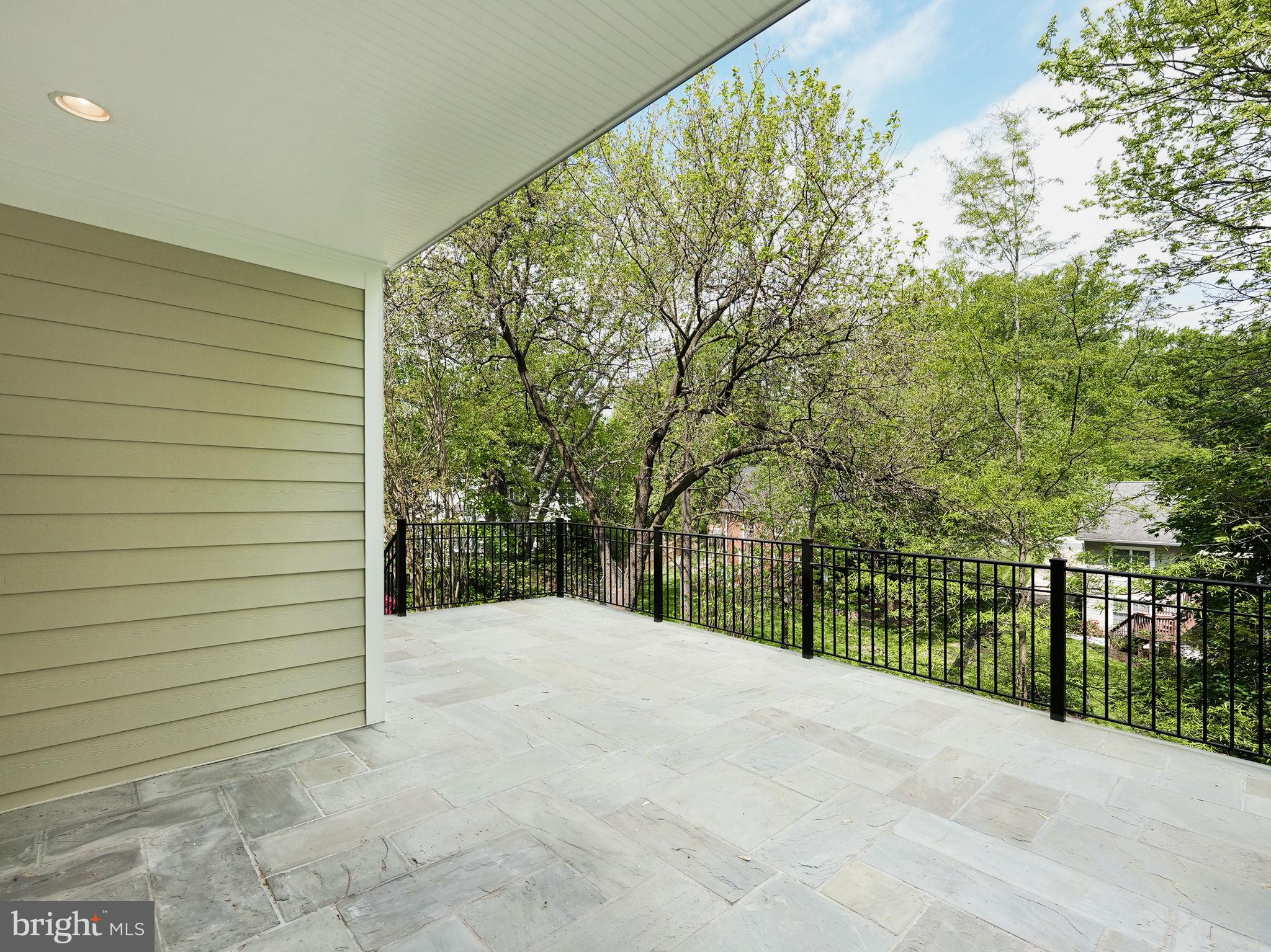 CRESCENT HILLS - Residential