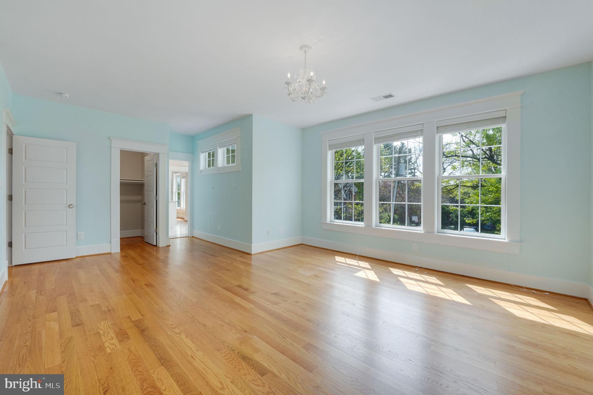 CRESCENT HILLS - Residential