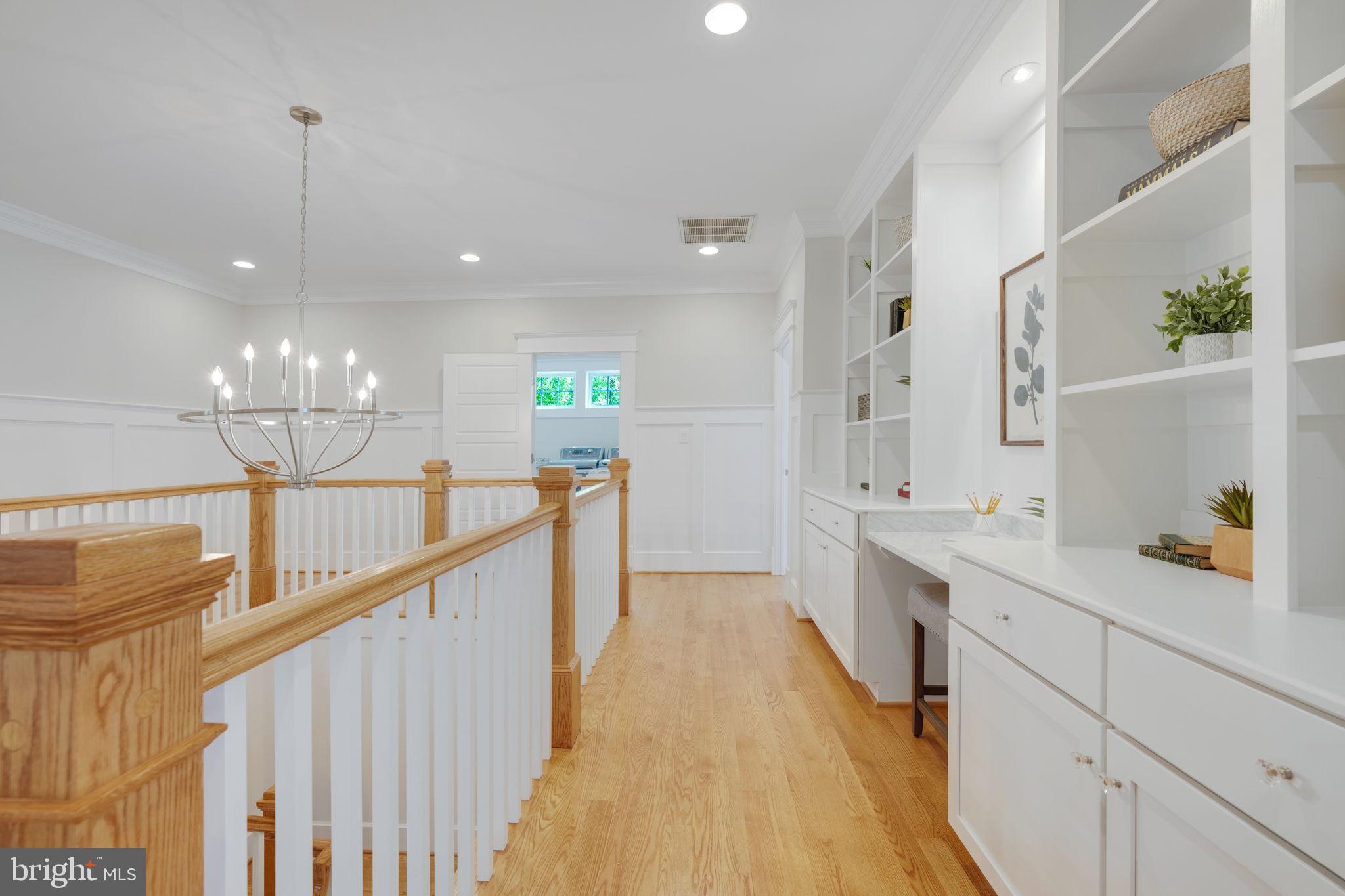 CRESCENT HILLS - Residential