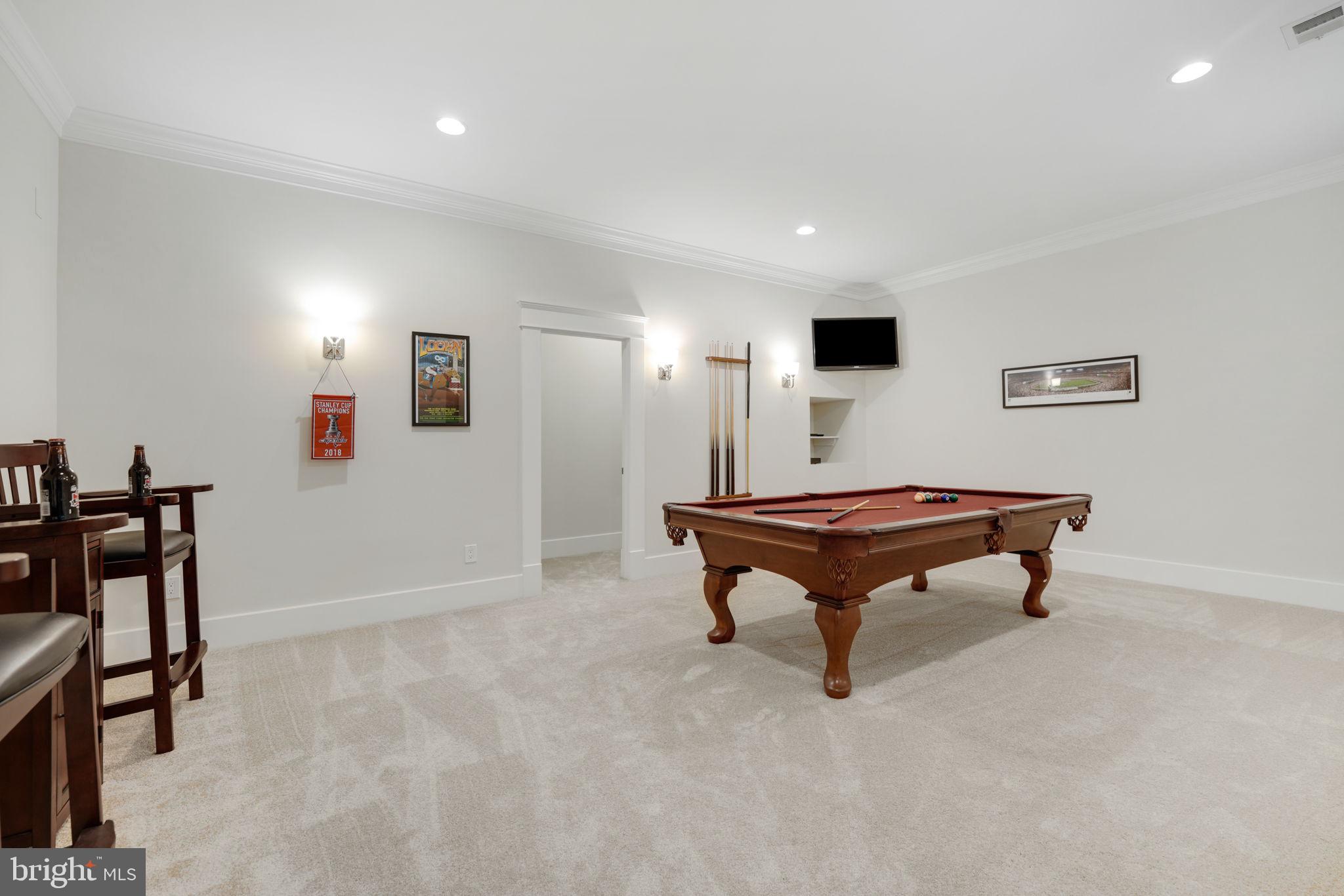 CRESCENT HILLS - Residential