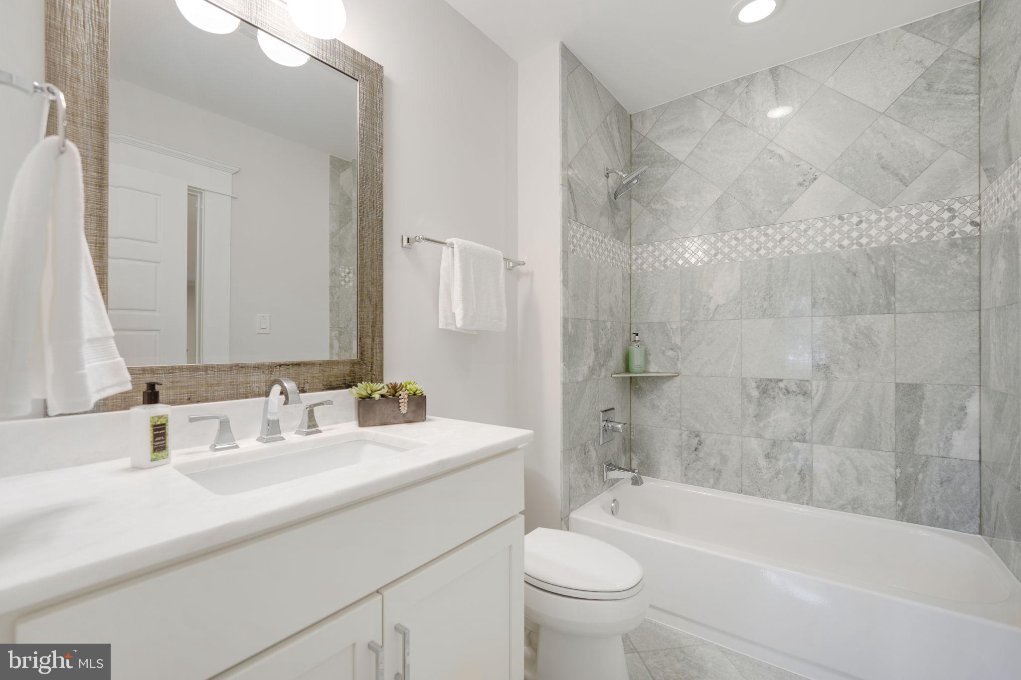 CRESCENT HILLS - Residential