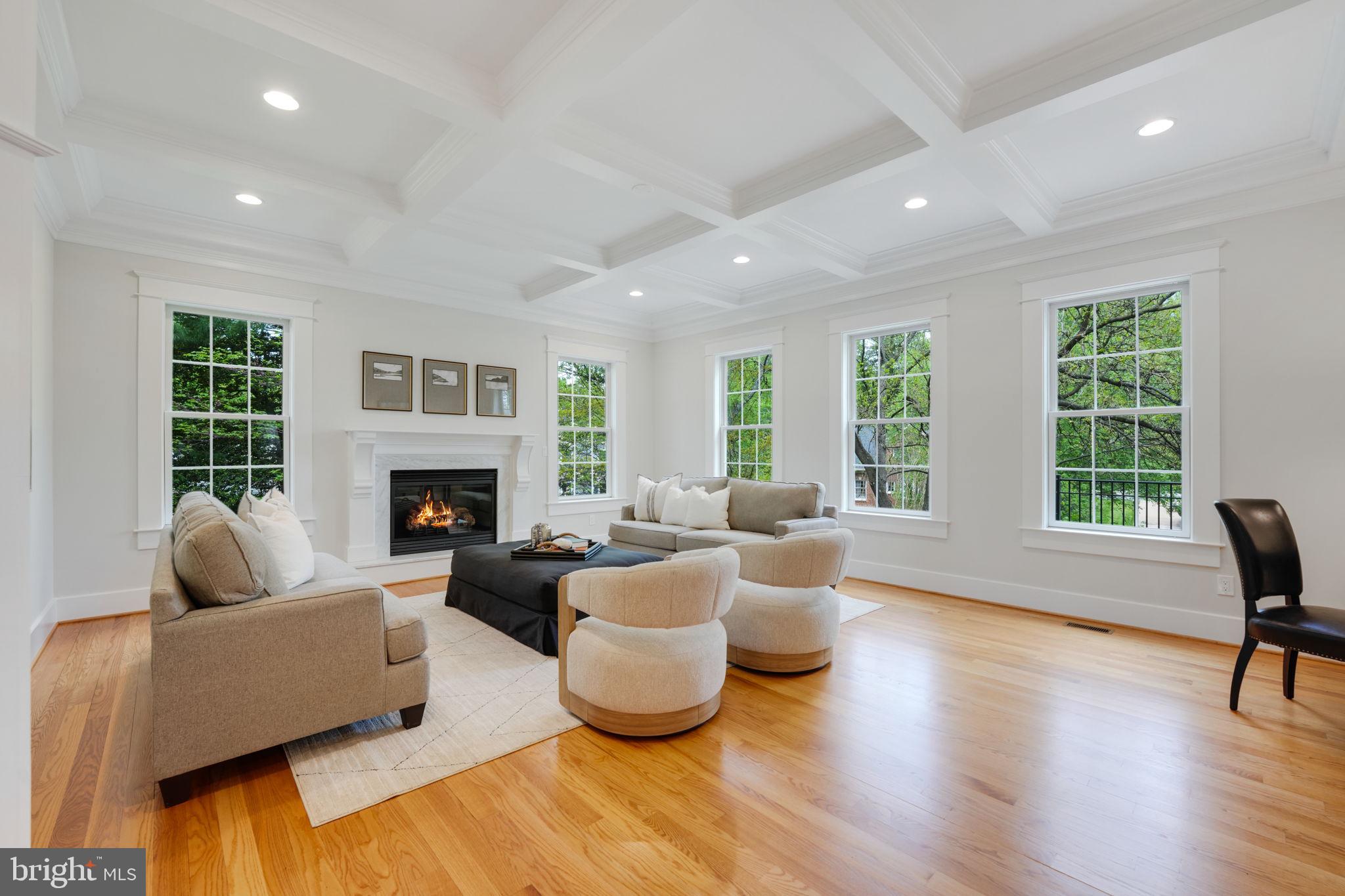 CRESCENT HILLS - Residential