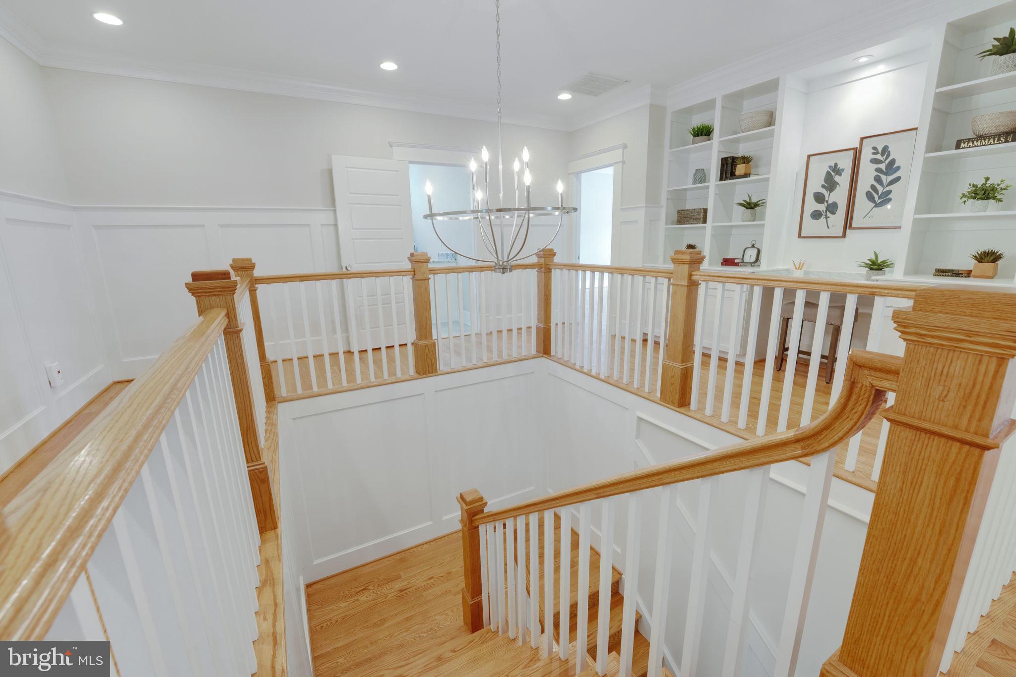 CRESCENT HILLS - Residential