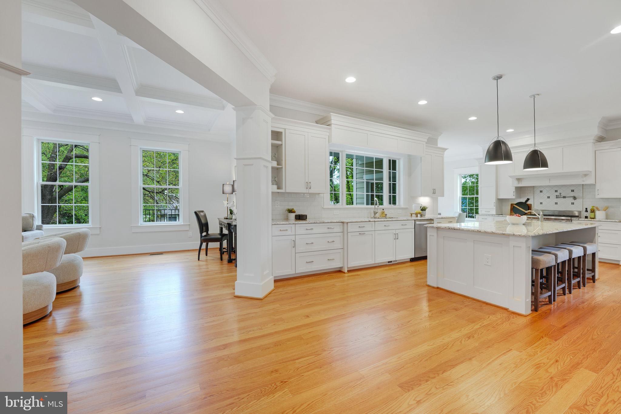 CRESCENT HILLS - Residential