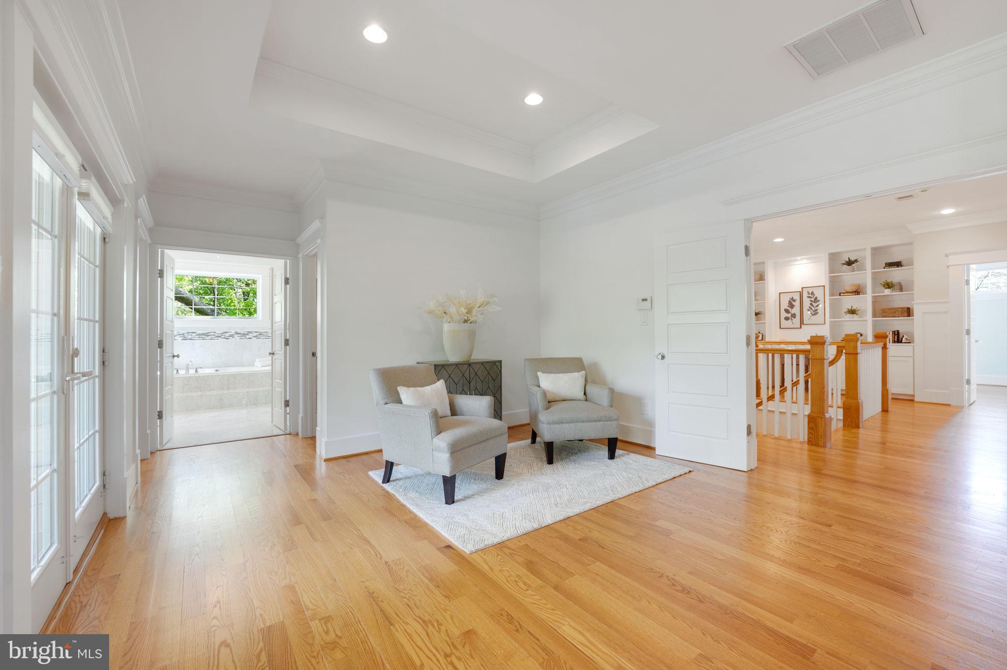 CRESCENT HILLS - Residential