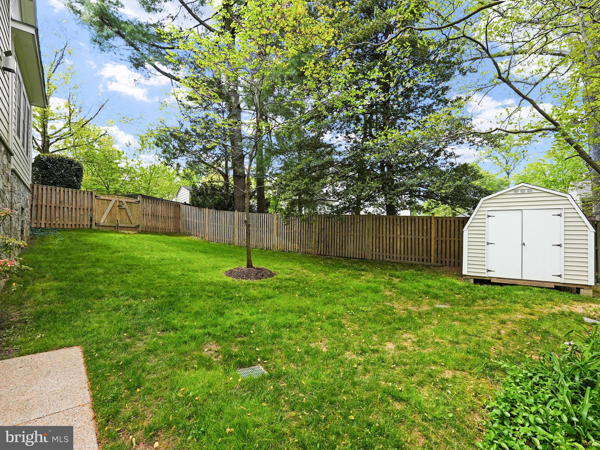 CRESCENT HILLS - Residential