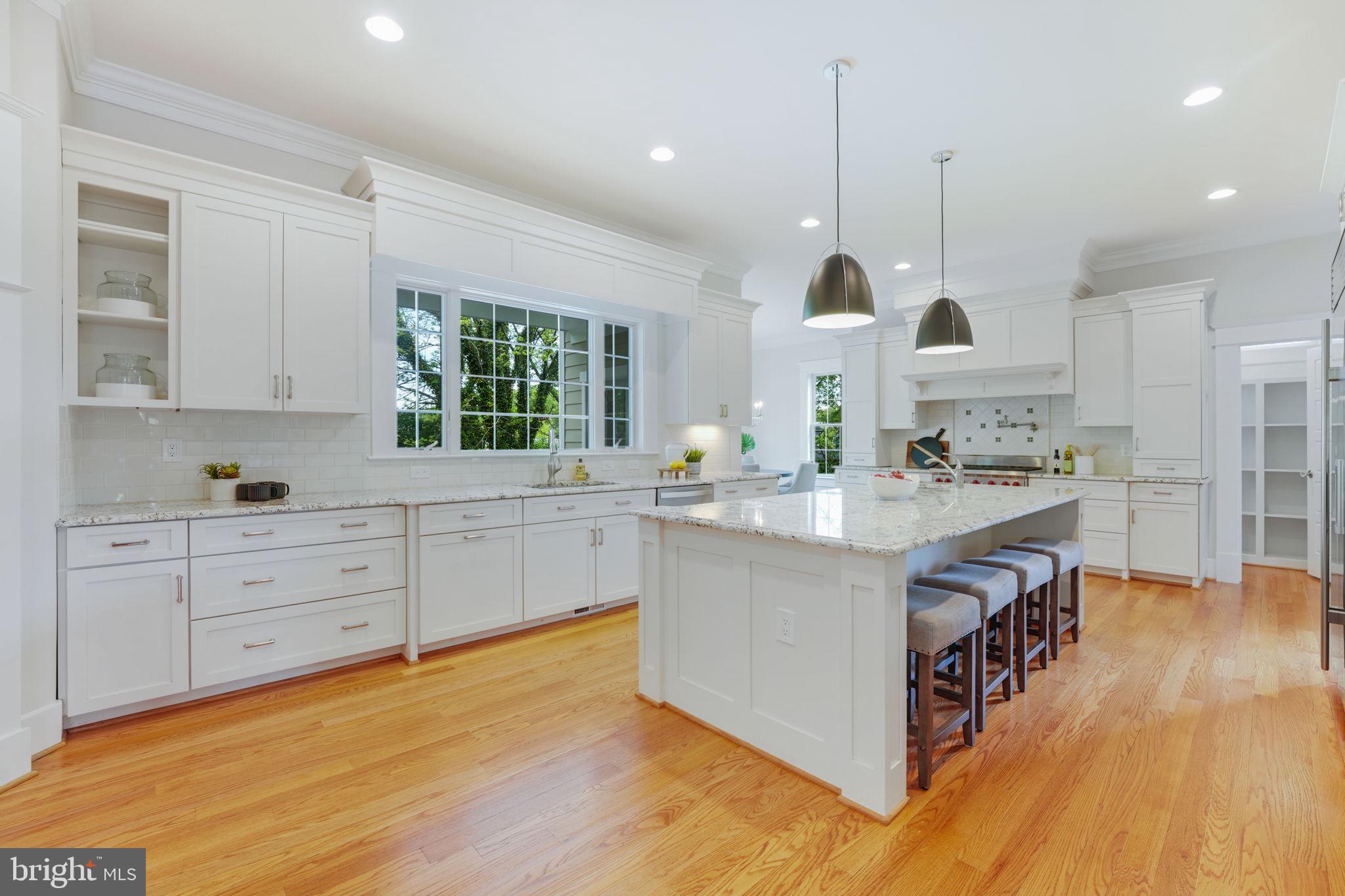 CRESCENT HILLS - Residential