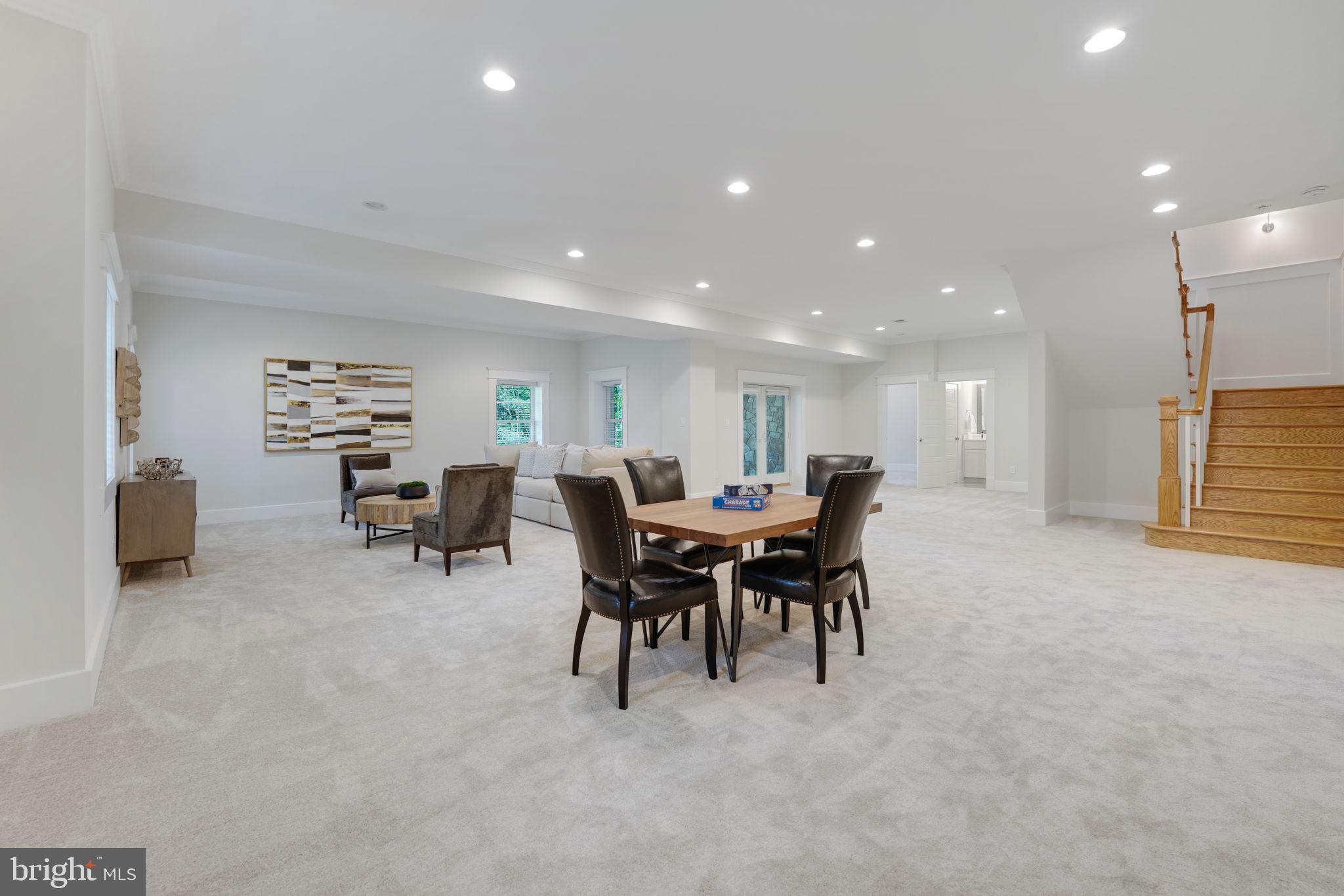 CRESCENT HILLS - Residential