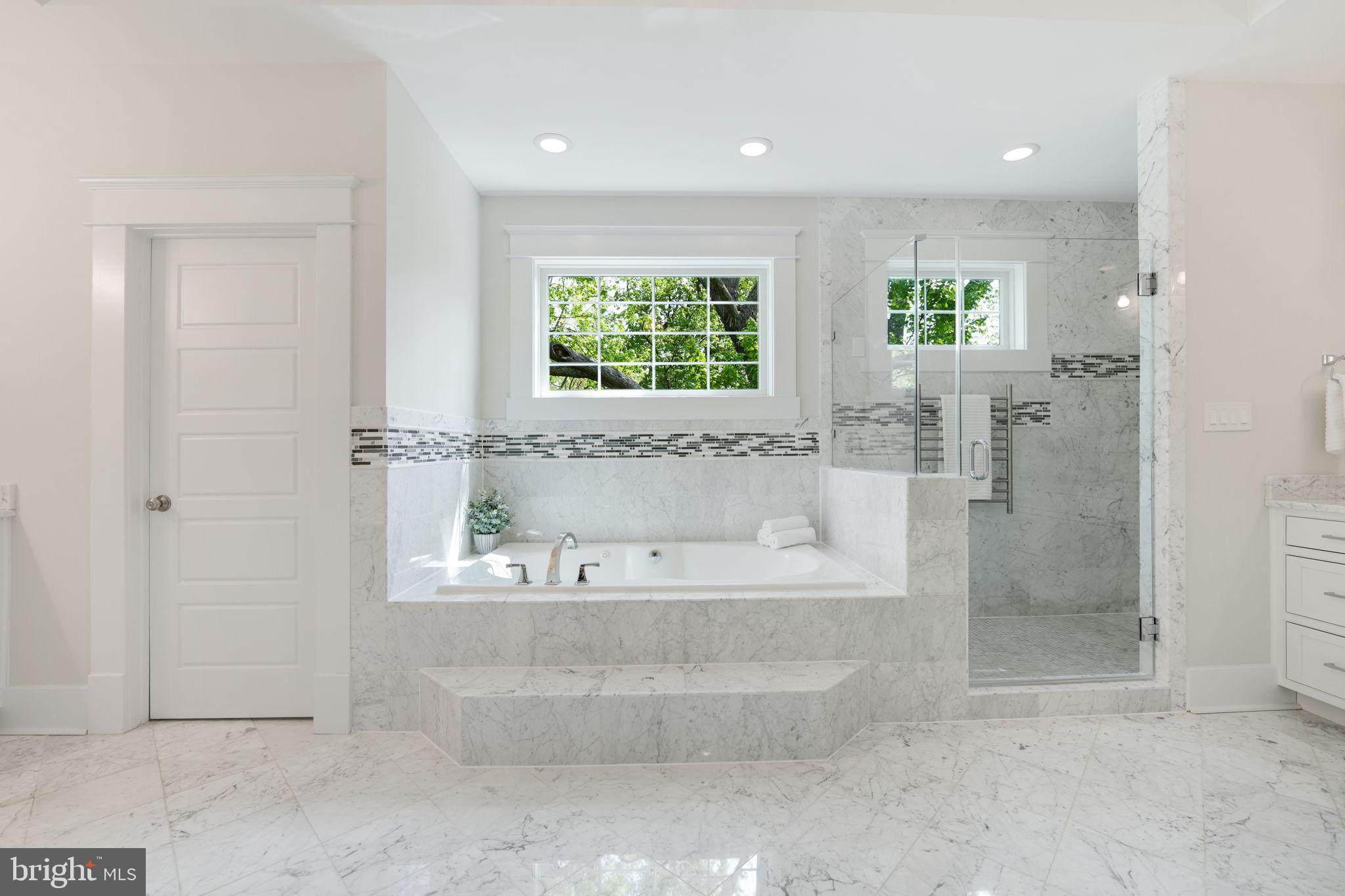 CRESCENT HILLS - Residential