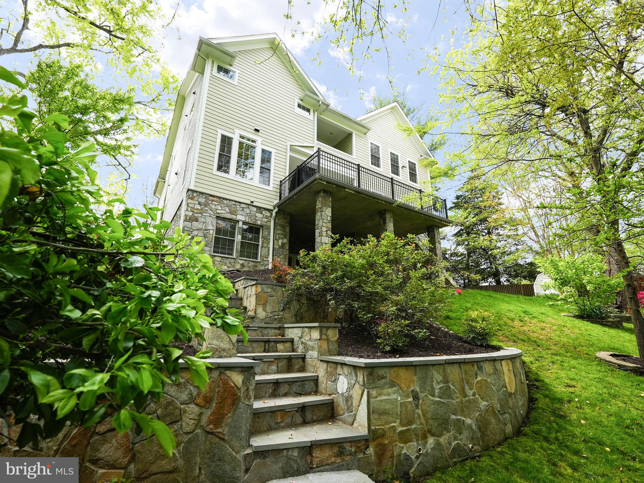 CRESCENT HILLS - Residential