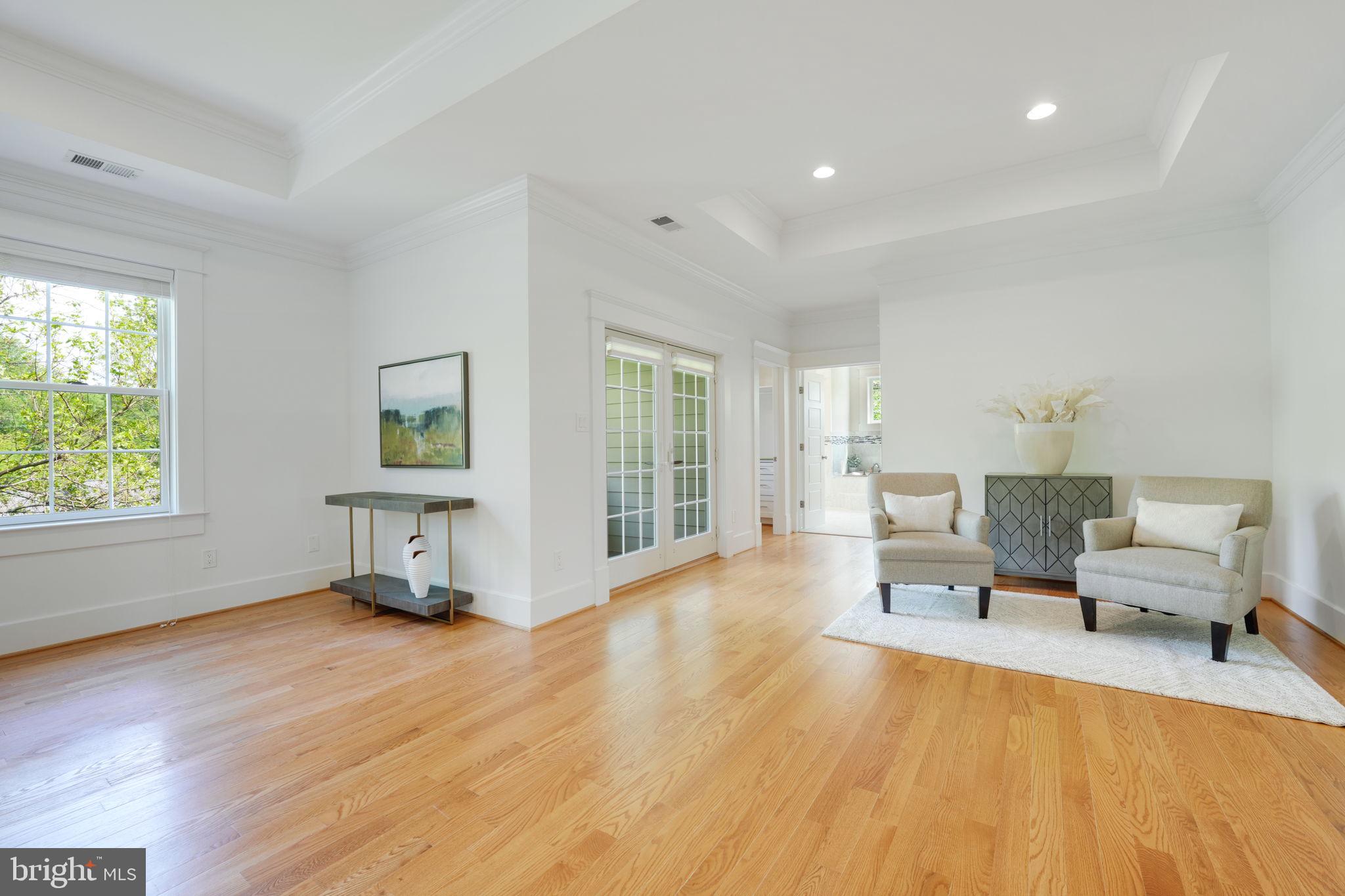 CRESCENT HILLS - Residential