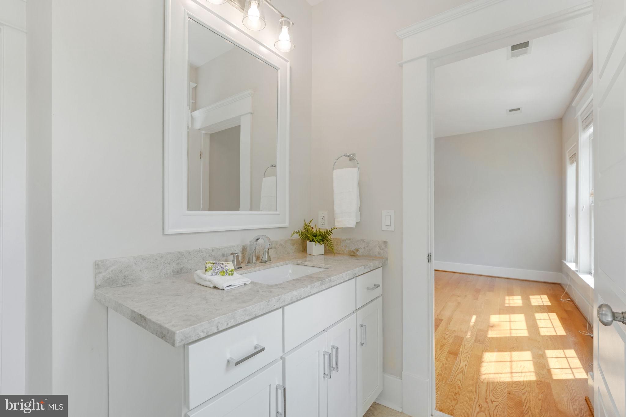 CRESCENT HILLS - Residential