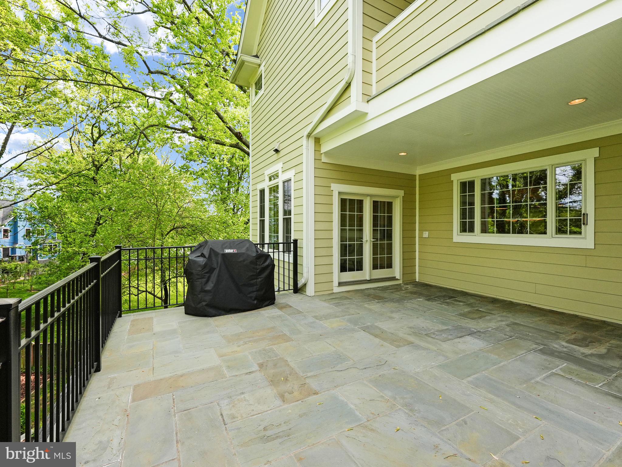 CRESCENT HILLS - Residential