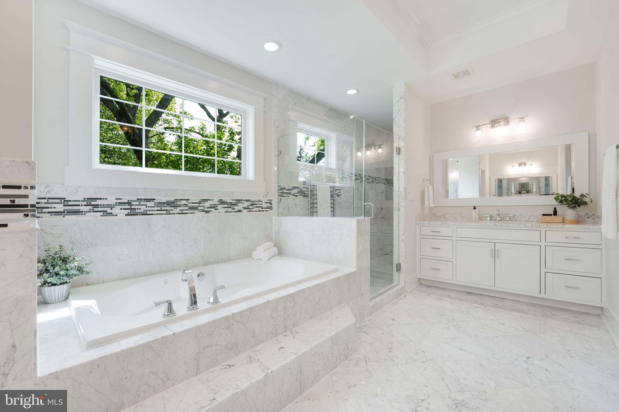 CRESCENT HILLS - Residential