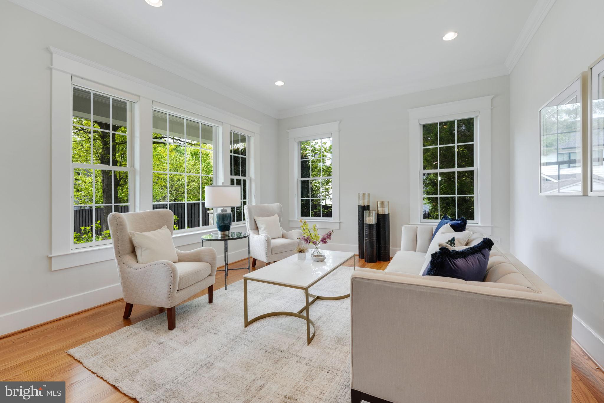 CRESCENT HILLS - Residential