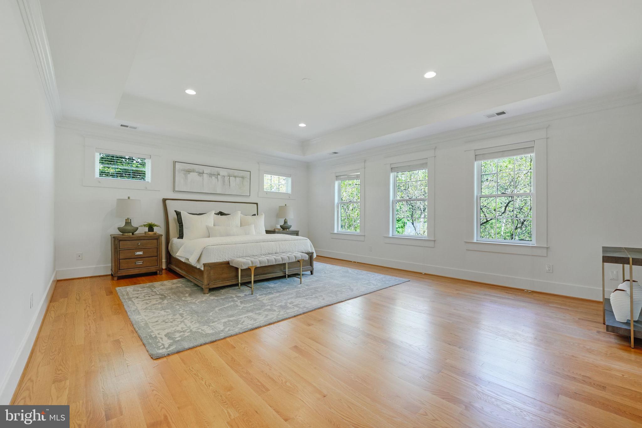 CRESCENT HILLS - Residential