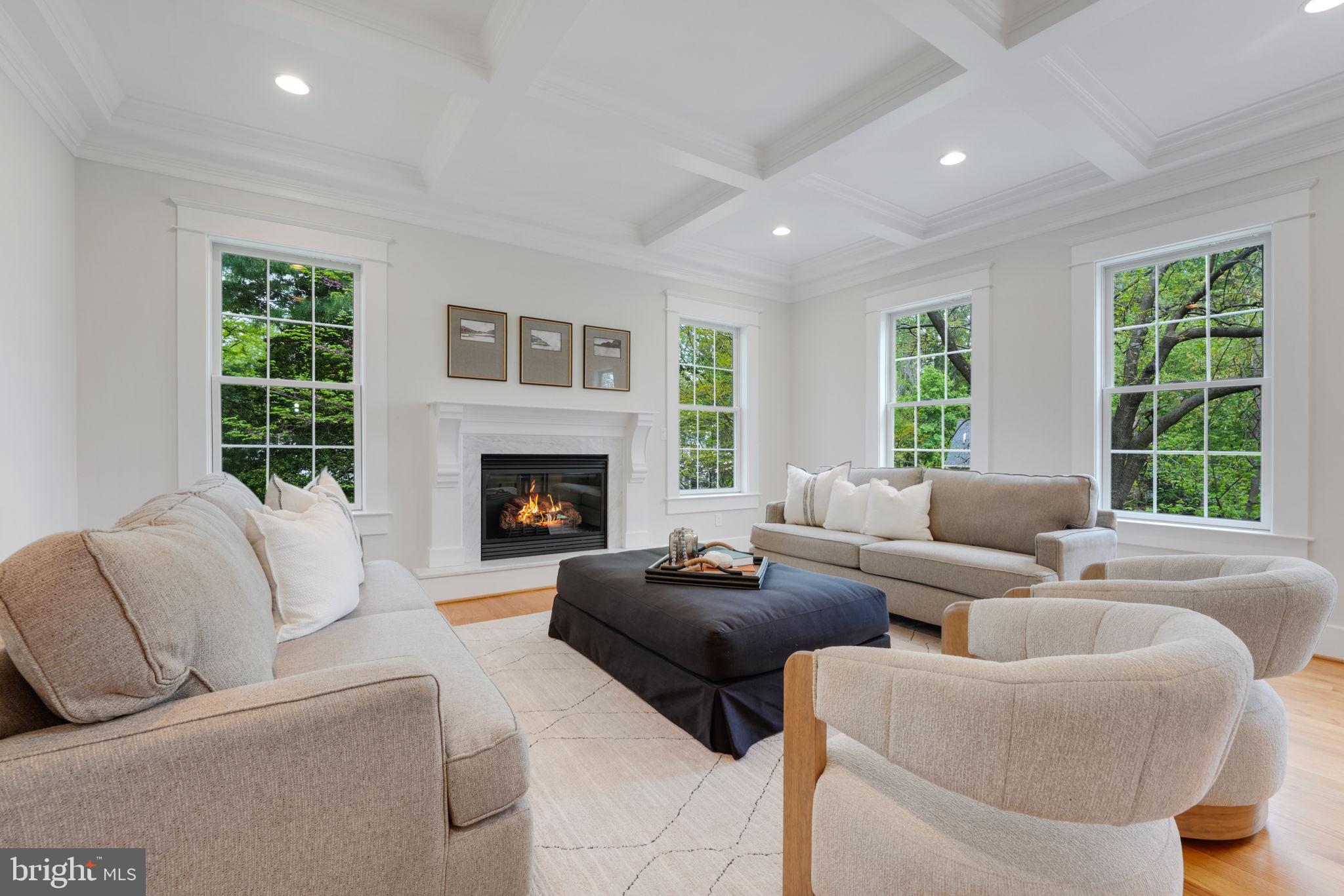 CRESCENT HILLS - Residential