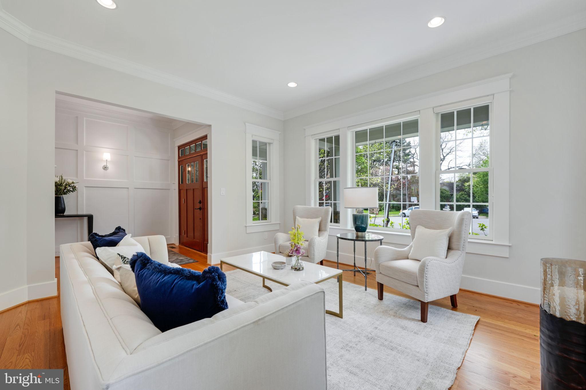 CRESCENT HILLS - Residential