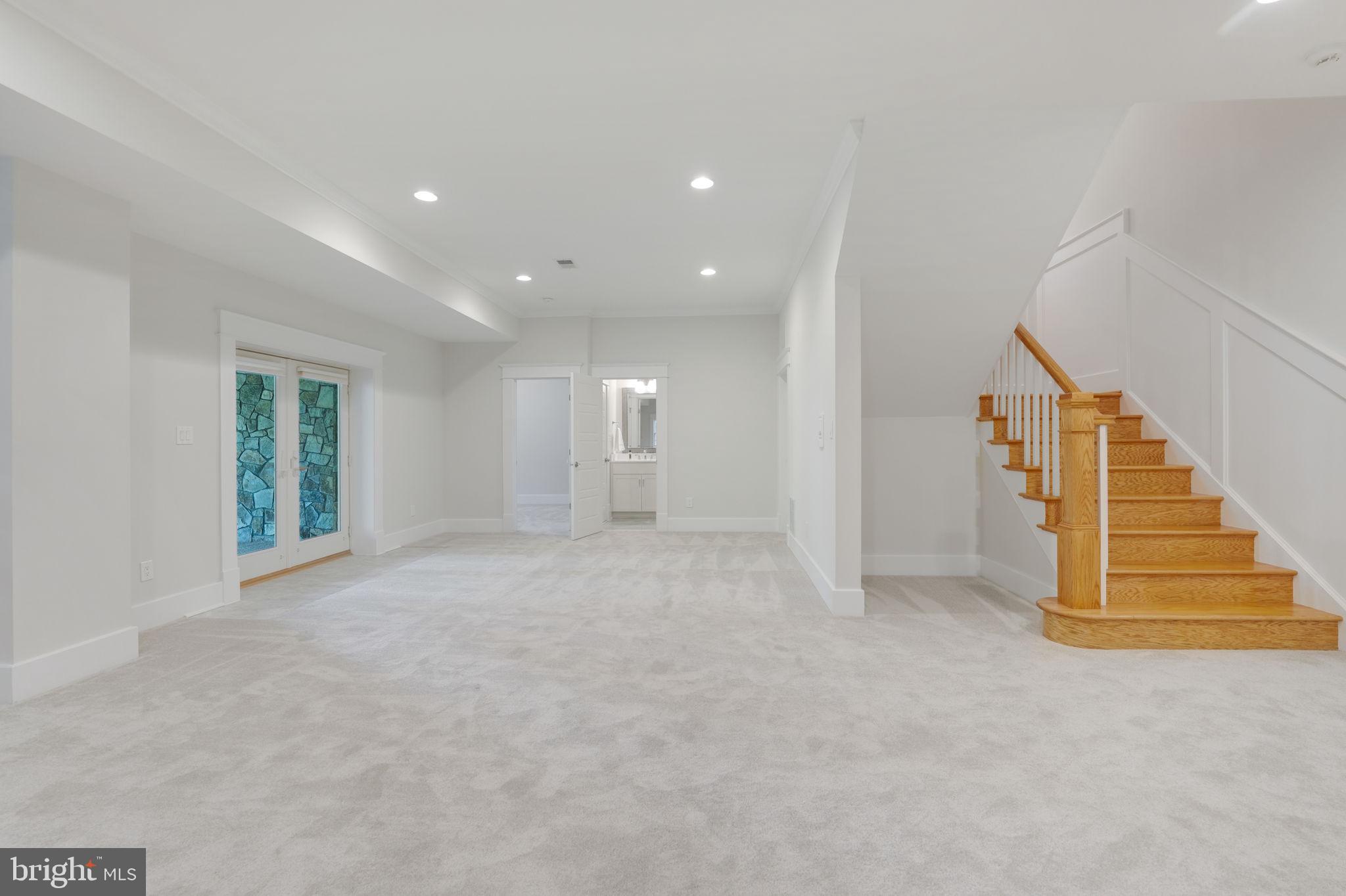 CRESCENT HILLS - Residential