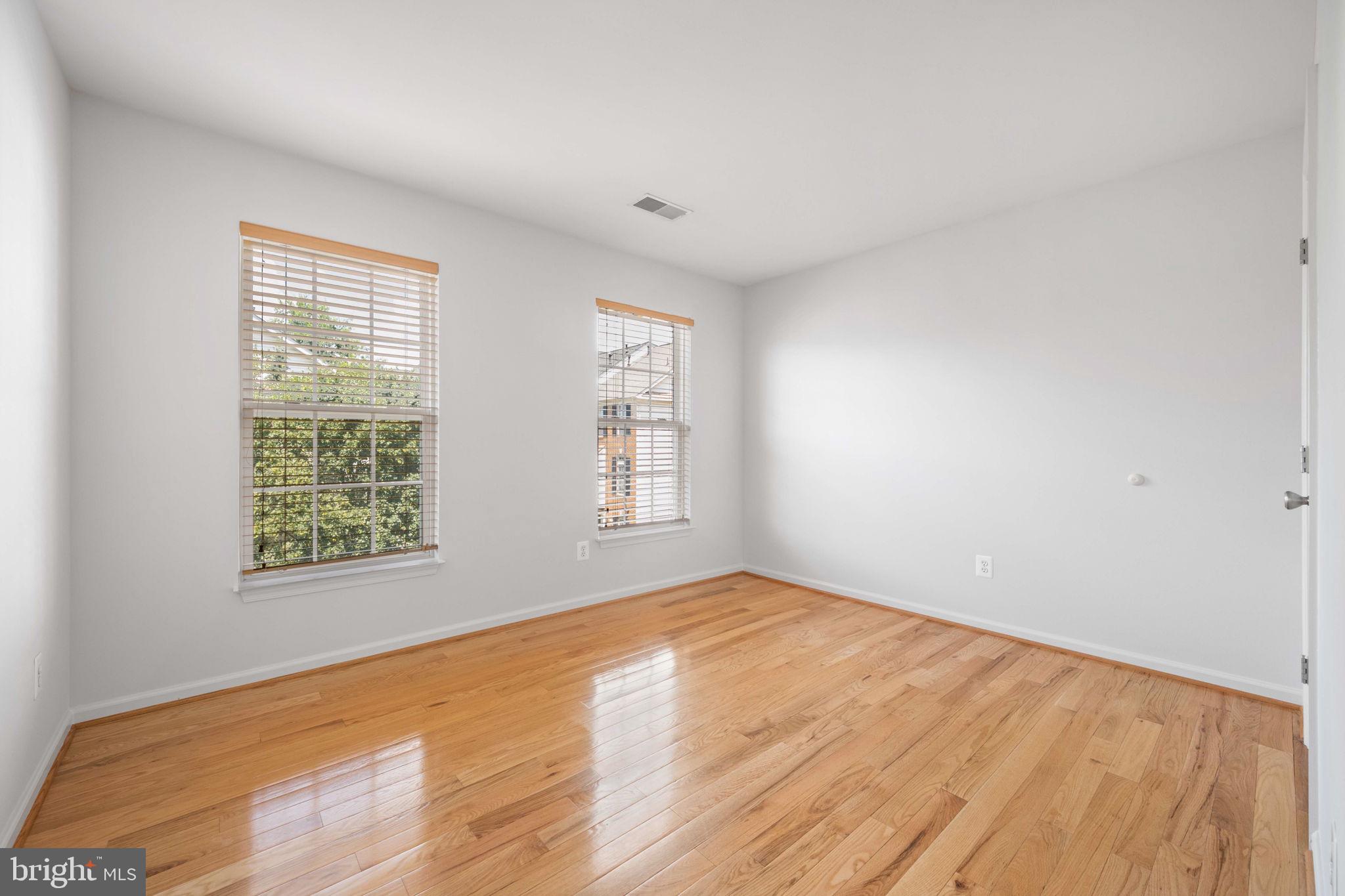 METRO PLACE AT DUNN LORING - Residential