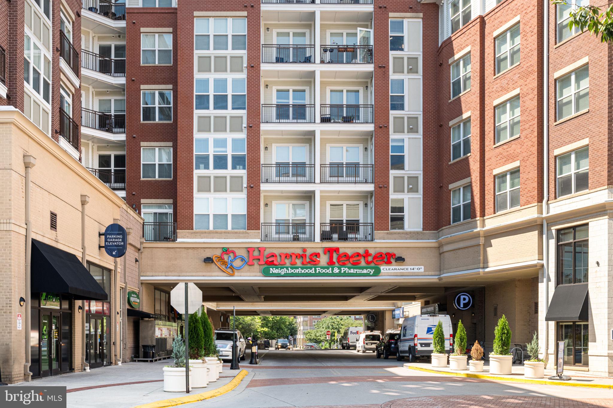 METRO PLACE AT DUNN LORING - Residential