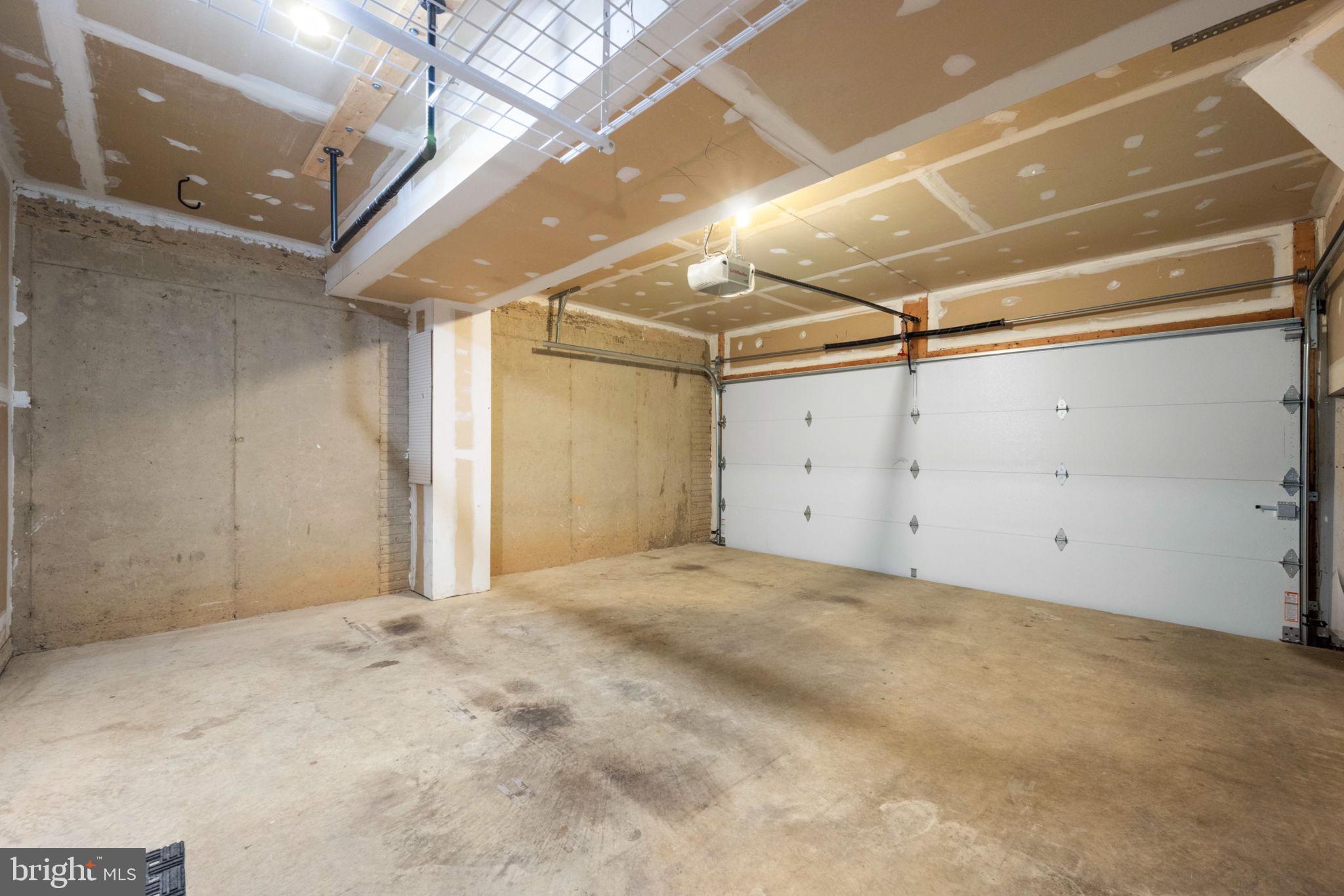 METRO PLACE AT DUNN LORING - Residential