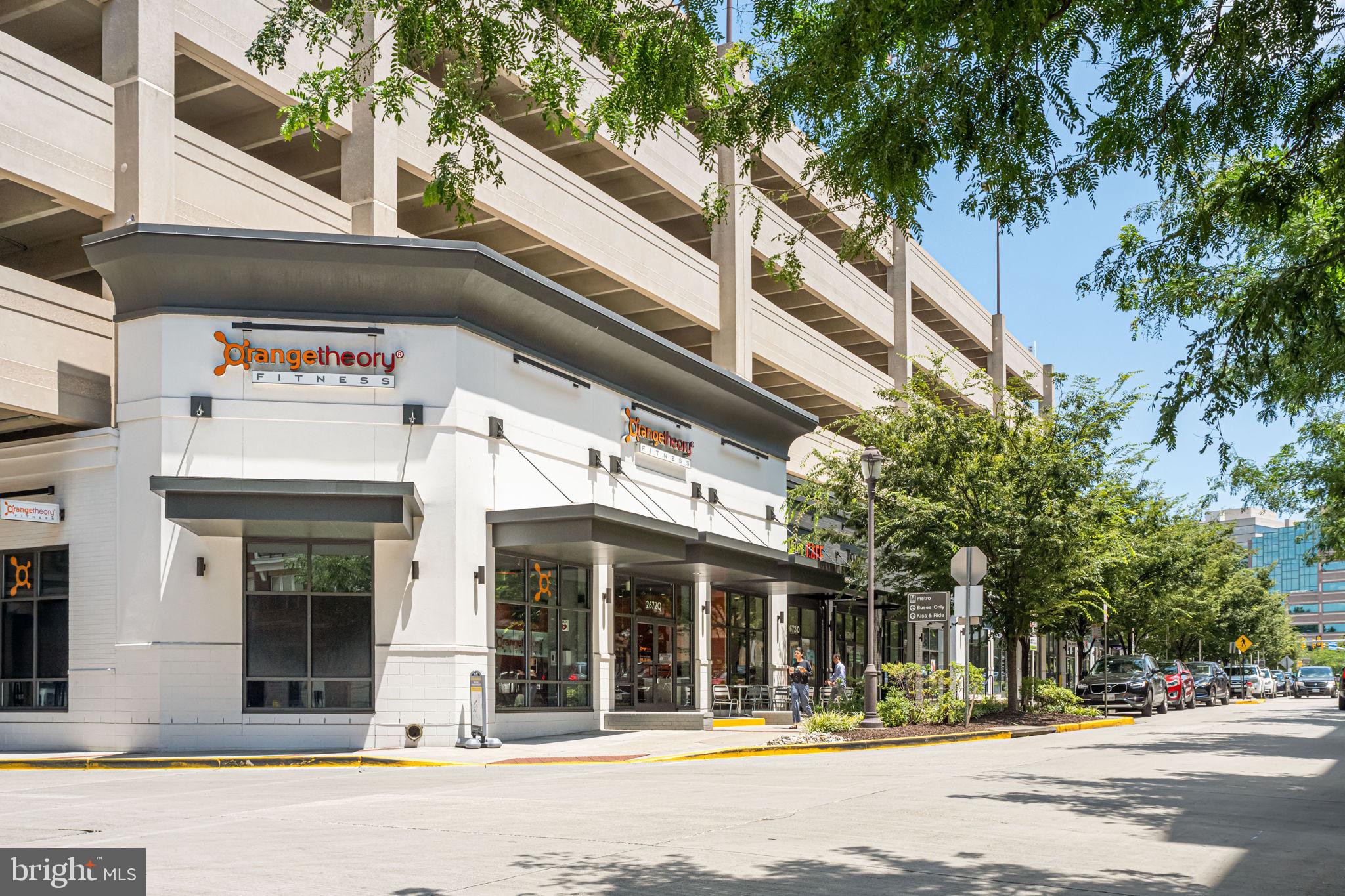 METRO PLACE AT DUNN LORING - Residential