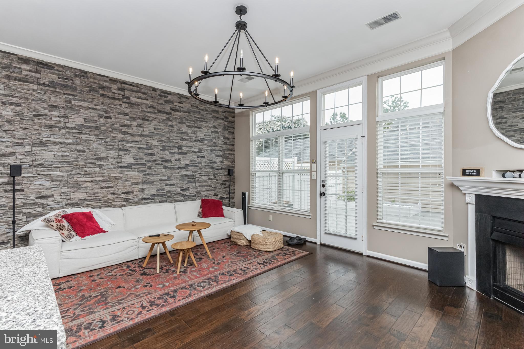 SOUTH RIDING - Residential Lease