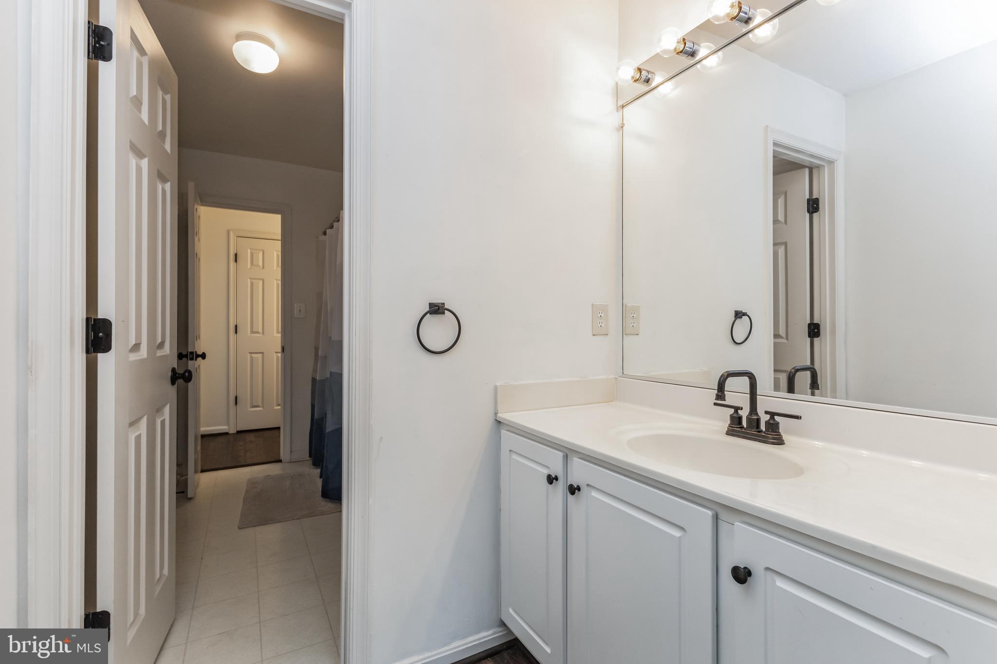 SOUTH RIDING - Residential Lease