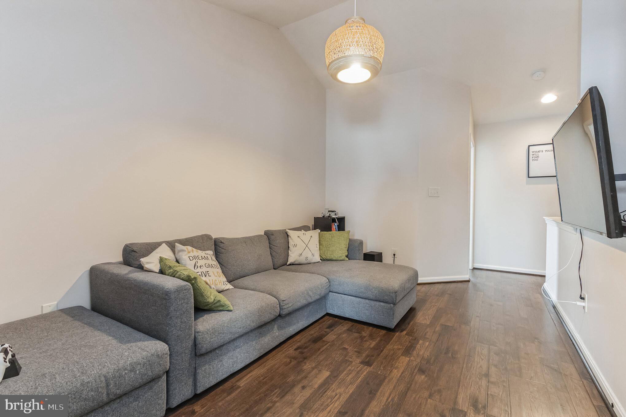 SOUTH RIDING - Residential Lease