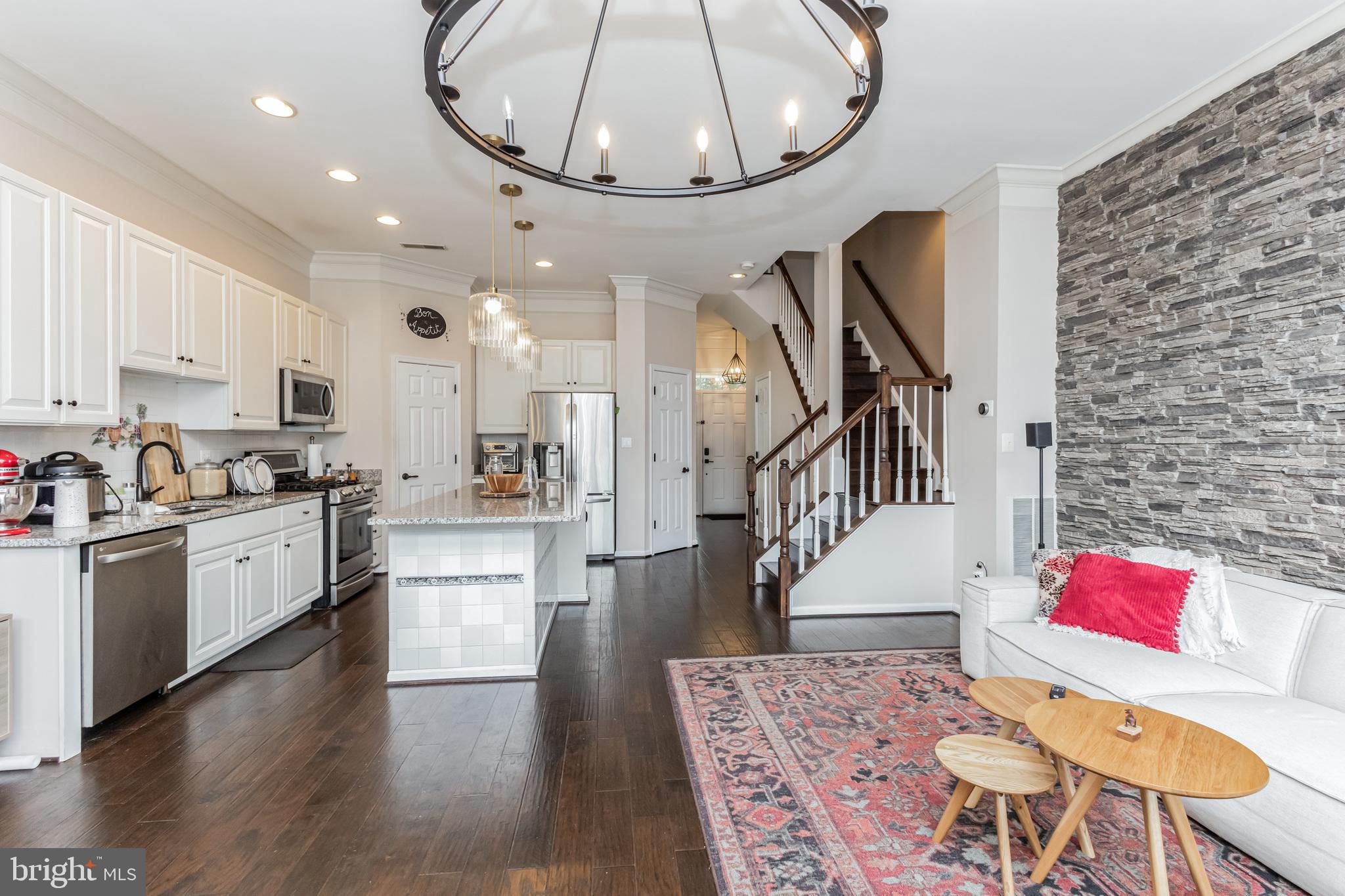 SOUTH RIDING - Residential Lease