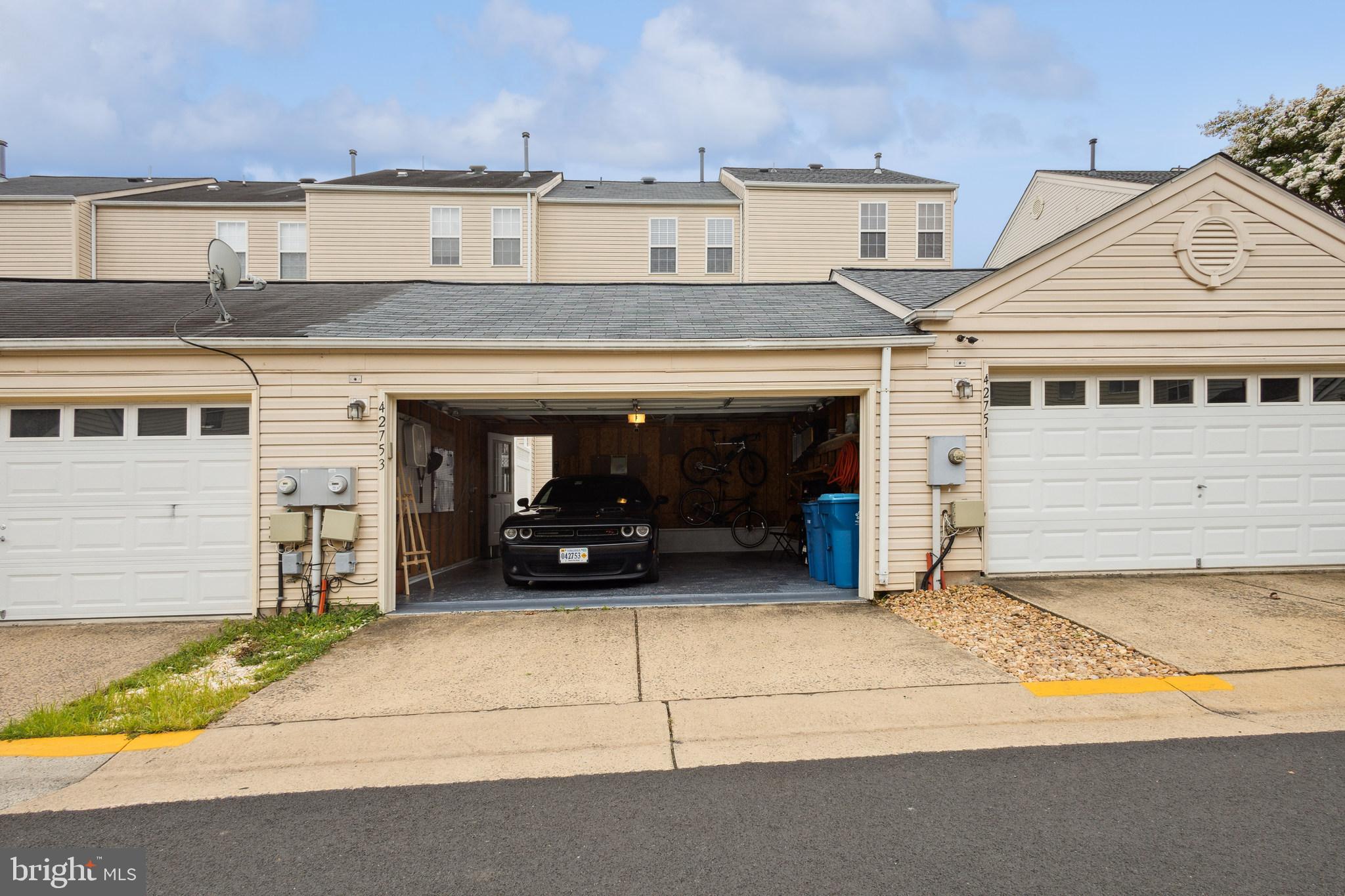 SOUTH RIDING - Residential Lease