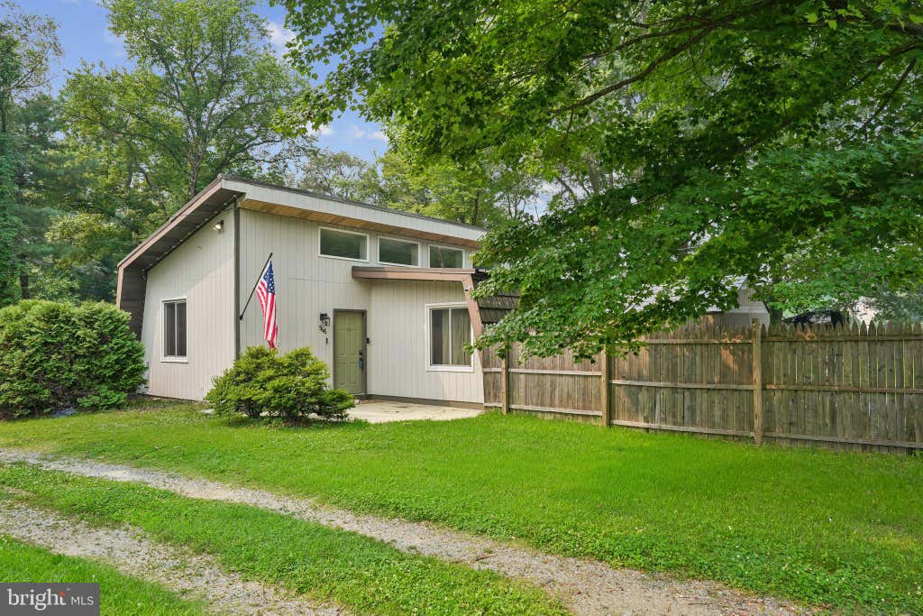 Photo of 566 Hartford Road, MOUNT LAUREL, NJ 08054 (MLS # NJBL2116340)