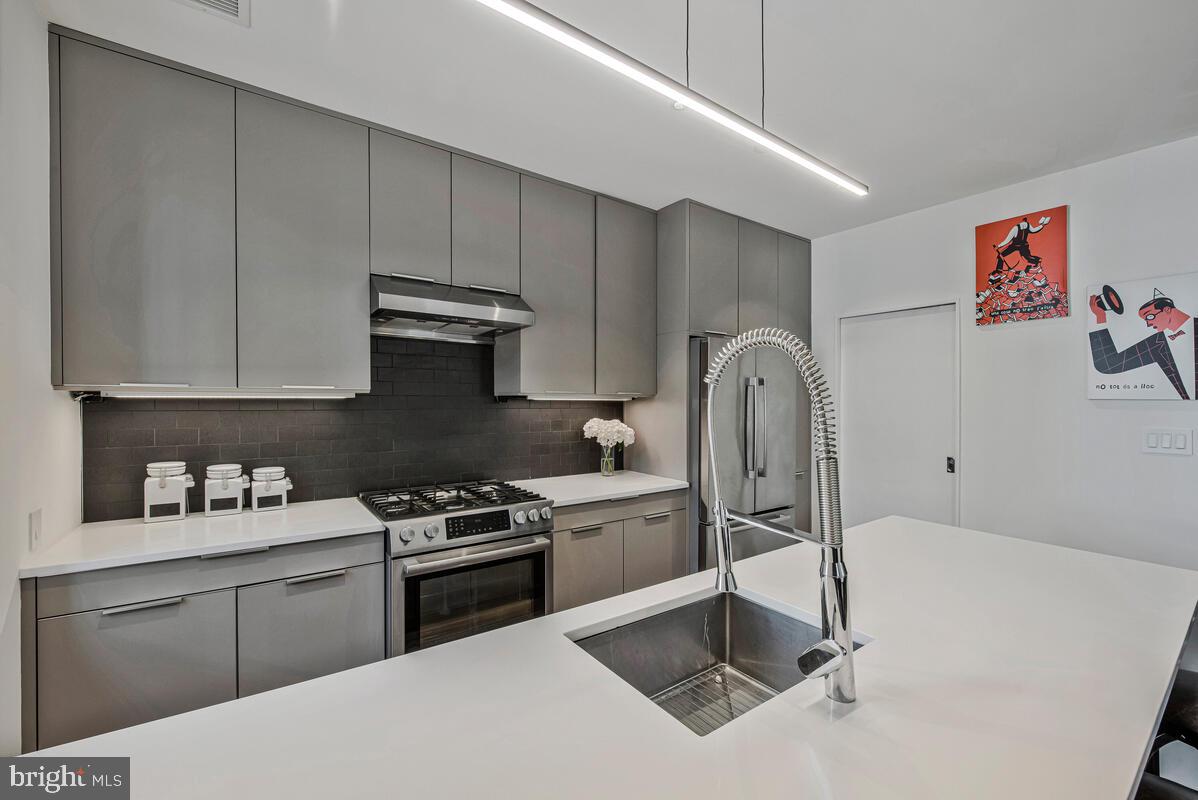 1932 9TH STREET NW R302