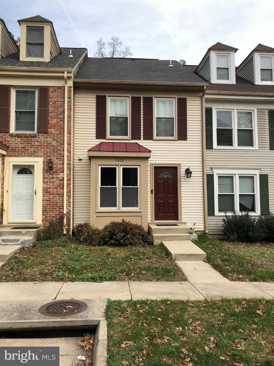 Beautiful & Spacious 3 Level Townhome. 10 min to Fort Belvoir, easy commute to Pentagon/DC & Quantico, A mile to the closest shopping center. Commuter bus stops as you leave the neighborhood. New Ceramic in kitchen. Gleaming Hardwood floors throughout main & upper bedroom levels. (2) Master Bedrooms. Walk-out basement with separate Laundry/storage room, as well brand new Full Bath.