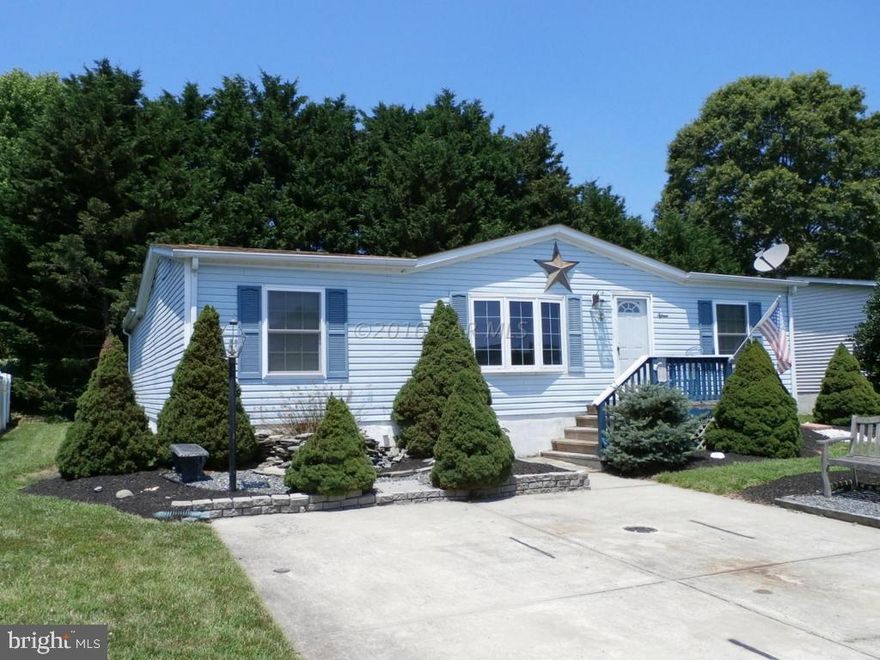 Fresh carpet and paint make this quaint vacation home in Mystic Harbor a great value! The master suite offers a walk-in closet and whirlpool tub. There is a den off of the kitchen that could make a 3rd bedroom and has an attached workshop great for tinkering or storage. There is a rear patio that feels like a private oasis. HOA fee includes grass cutting and access to the pool, tennis court and playground.