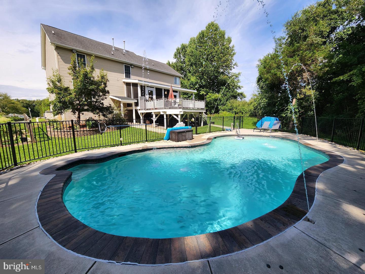 833 GIBBONS ROAD