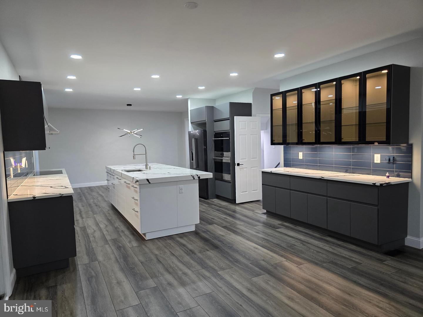 833 GIBBONS ROAD