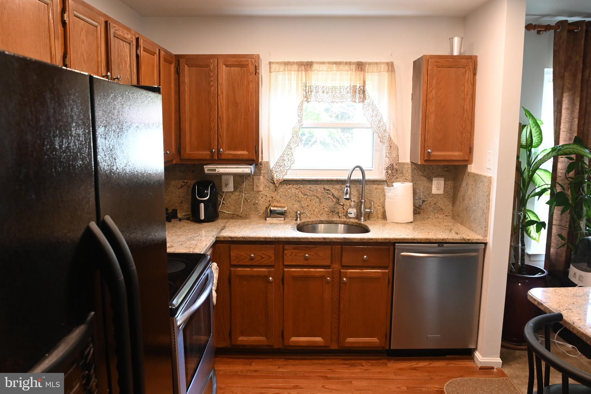 CHRIS MAR MANOR - Residential