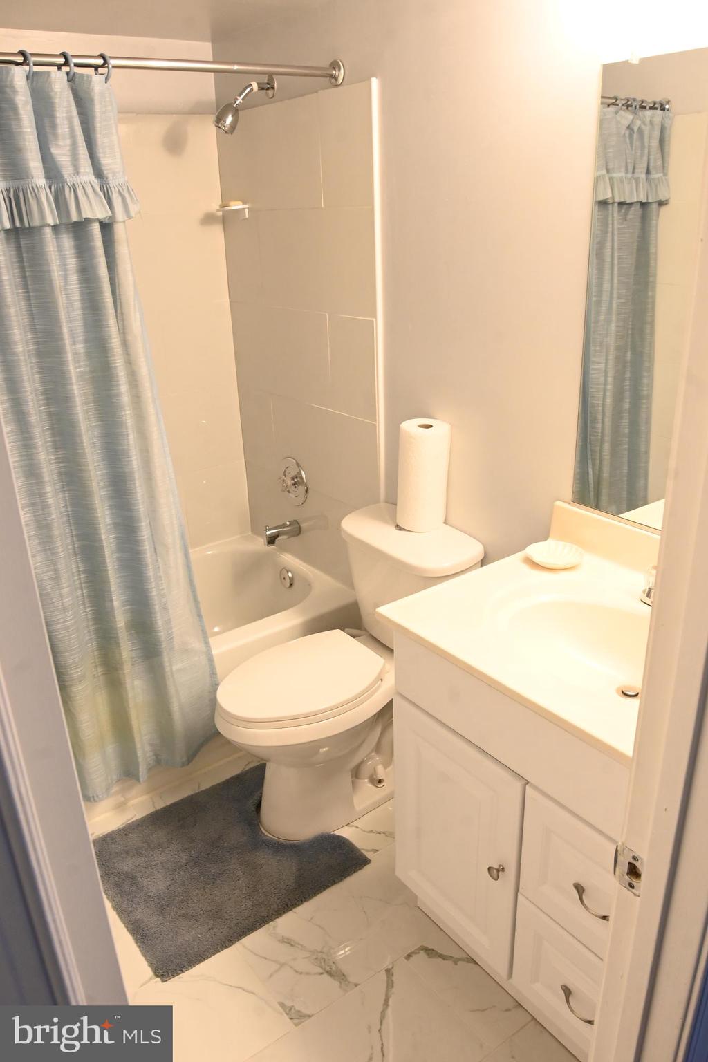 CHRIS MAR MANOR - Residential