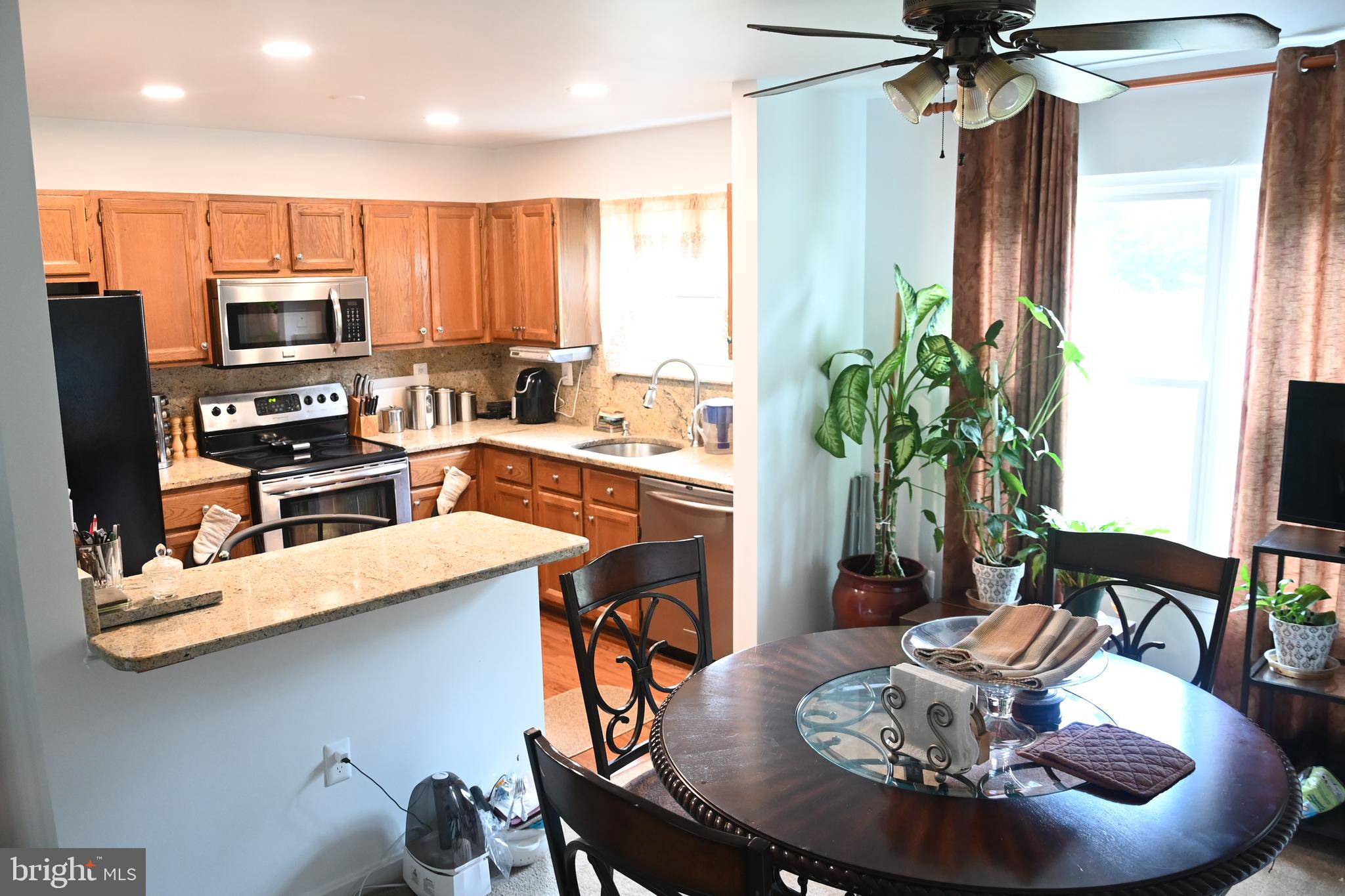 CHRIS MAR MANOR - Residential