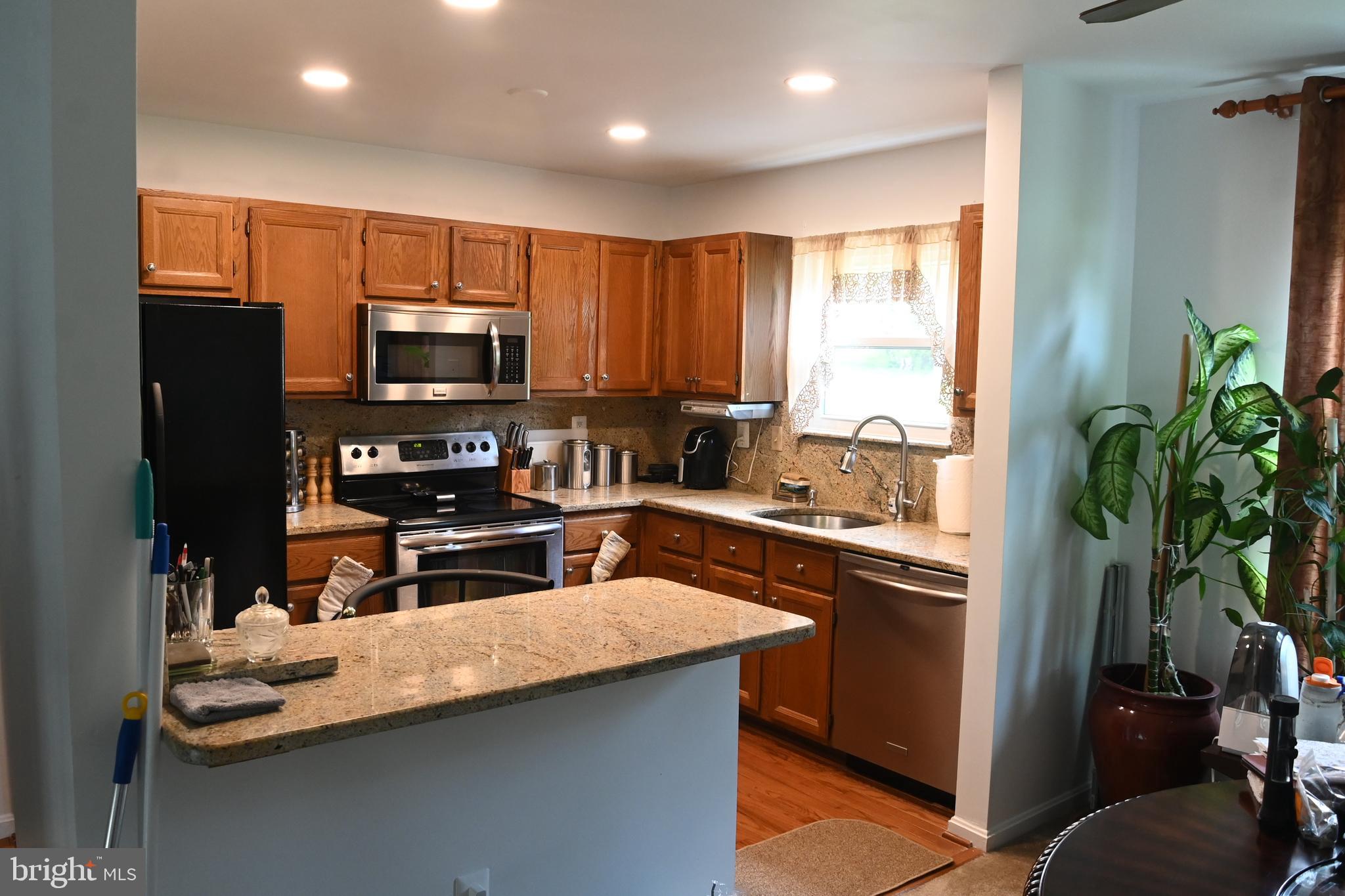 CHRIS MAR MANOR - Residential