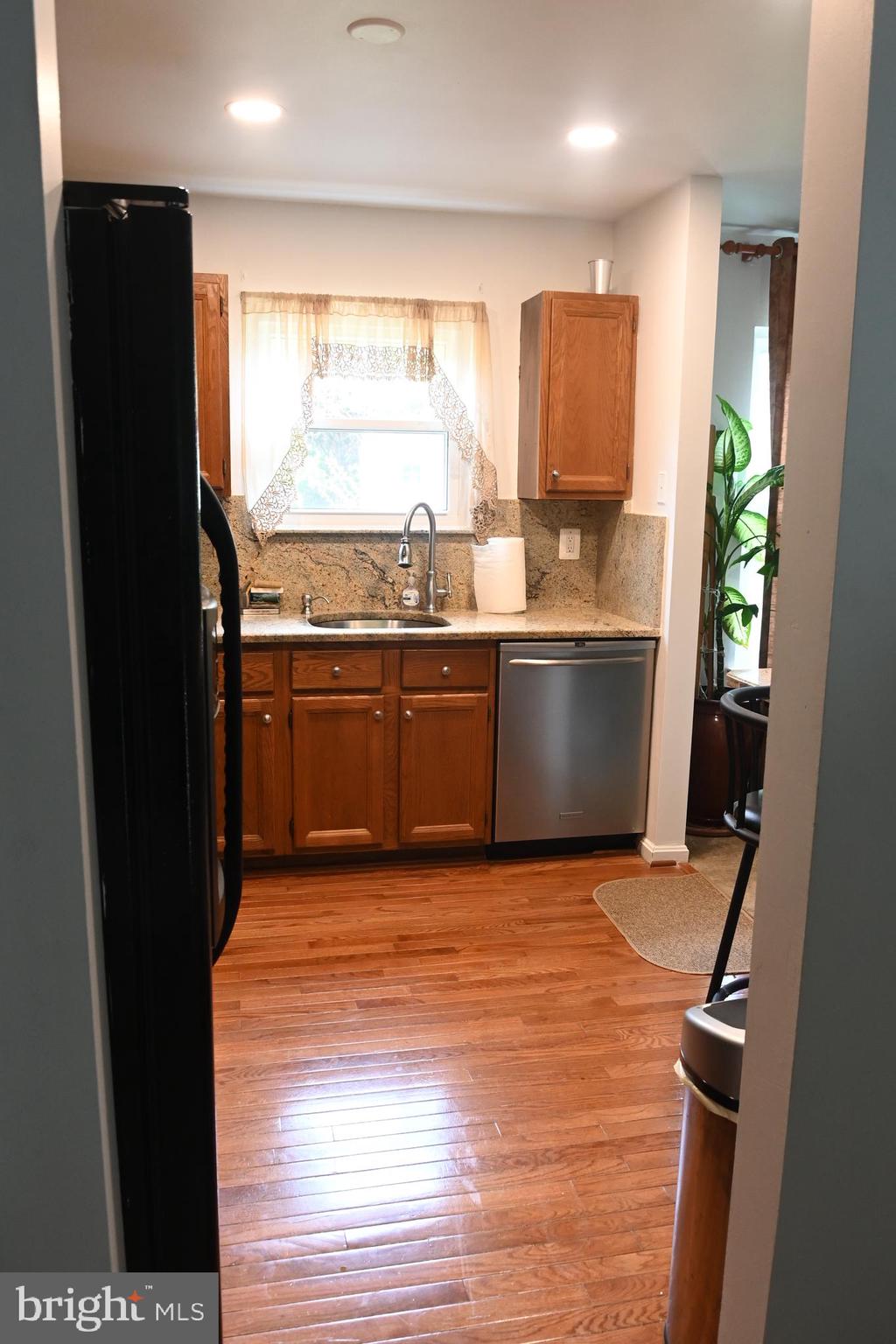 CHRIS MAR MANOR - Residential