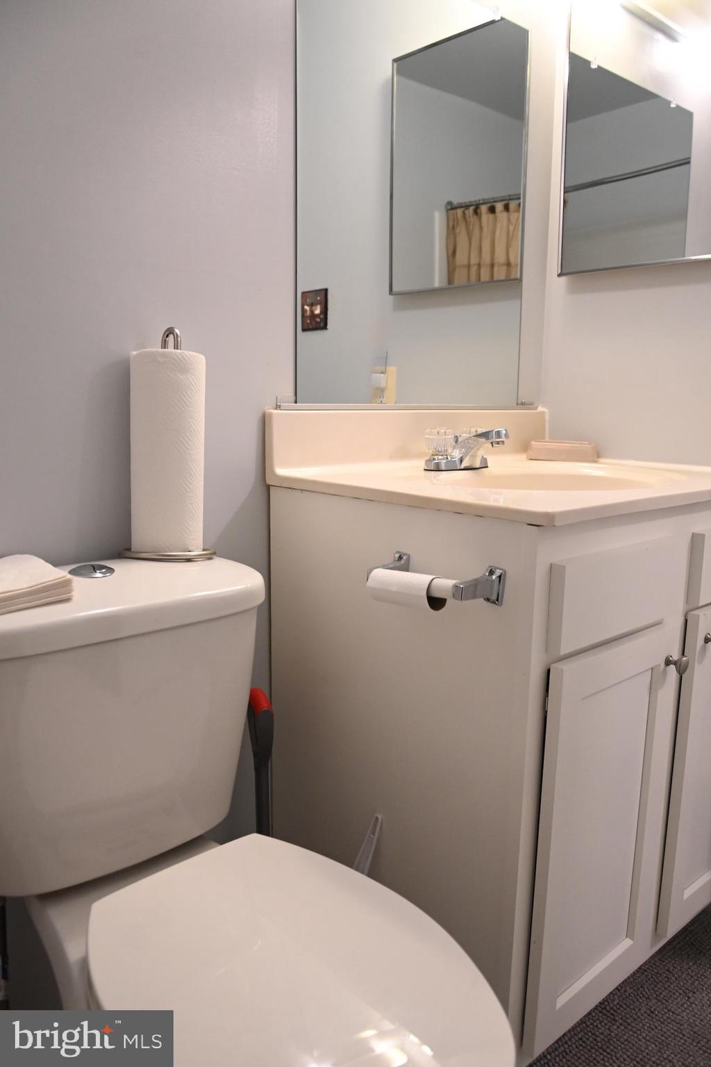 CHRIS MAR MANOR - Residential