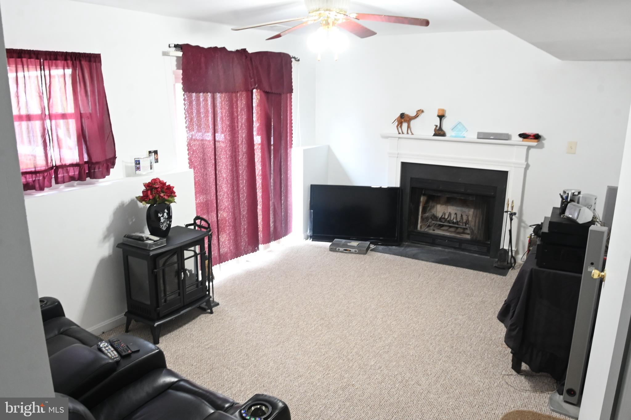 CHRIS MAR MANOR - Residential