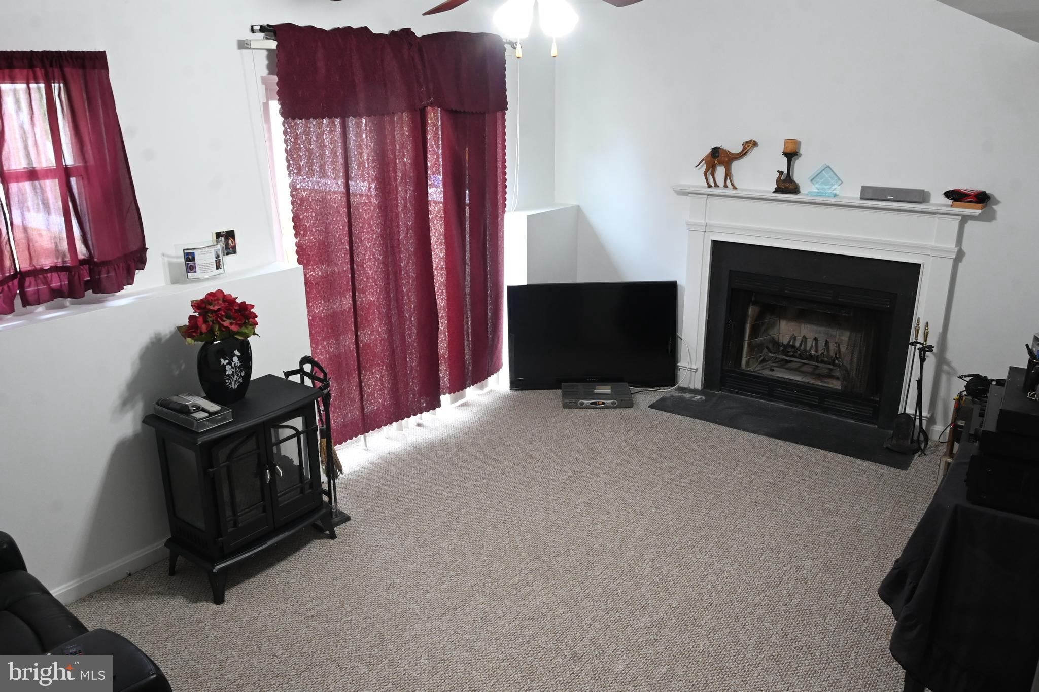 CHRIS MAR MANOR - Residential