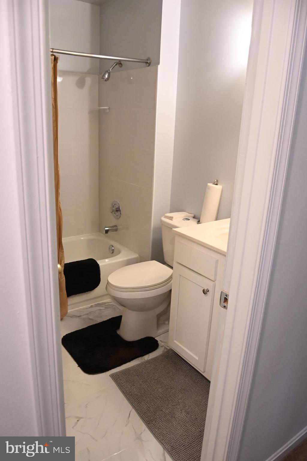 CHRIS MAR MANOR - Residential